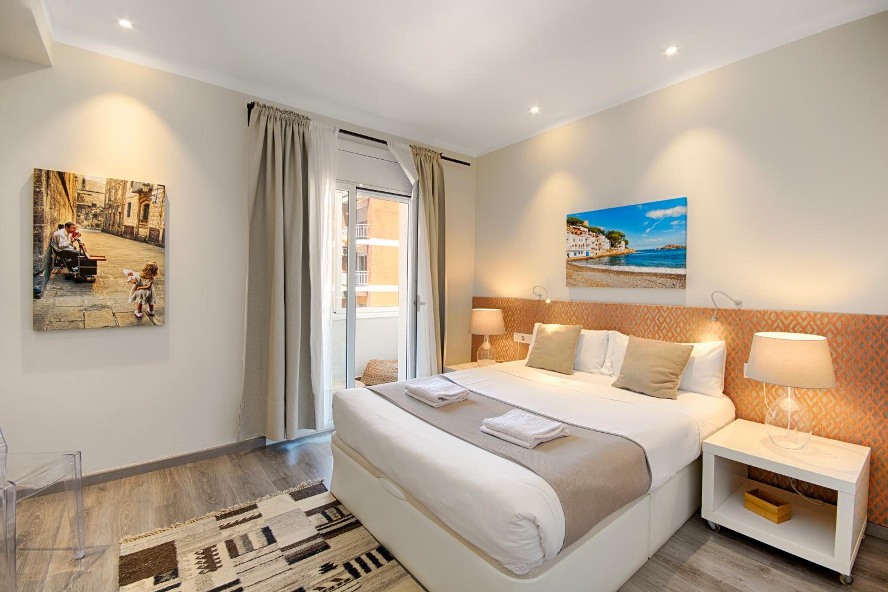 Eixample Building Apartments by Mercedes Heritage