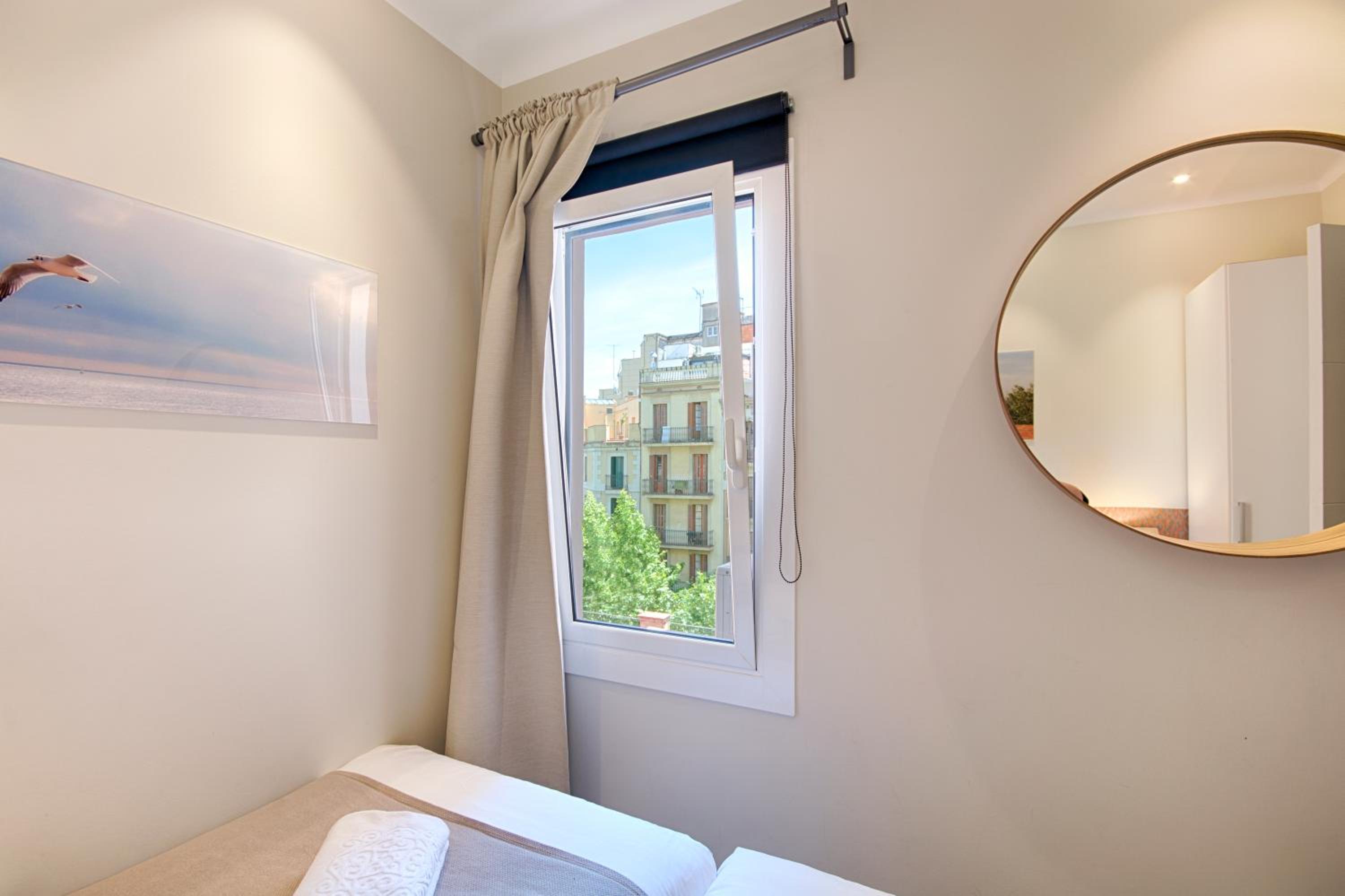 Eixample Building Apartments by Mercedes Heritage