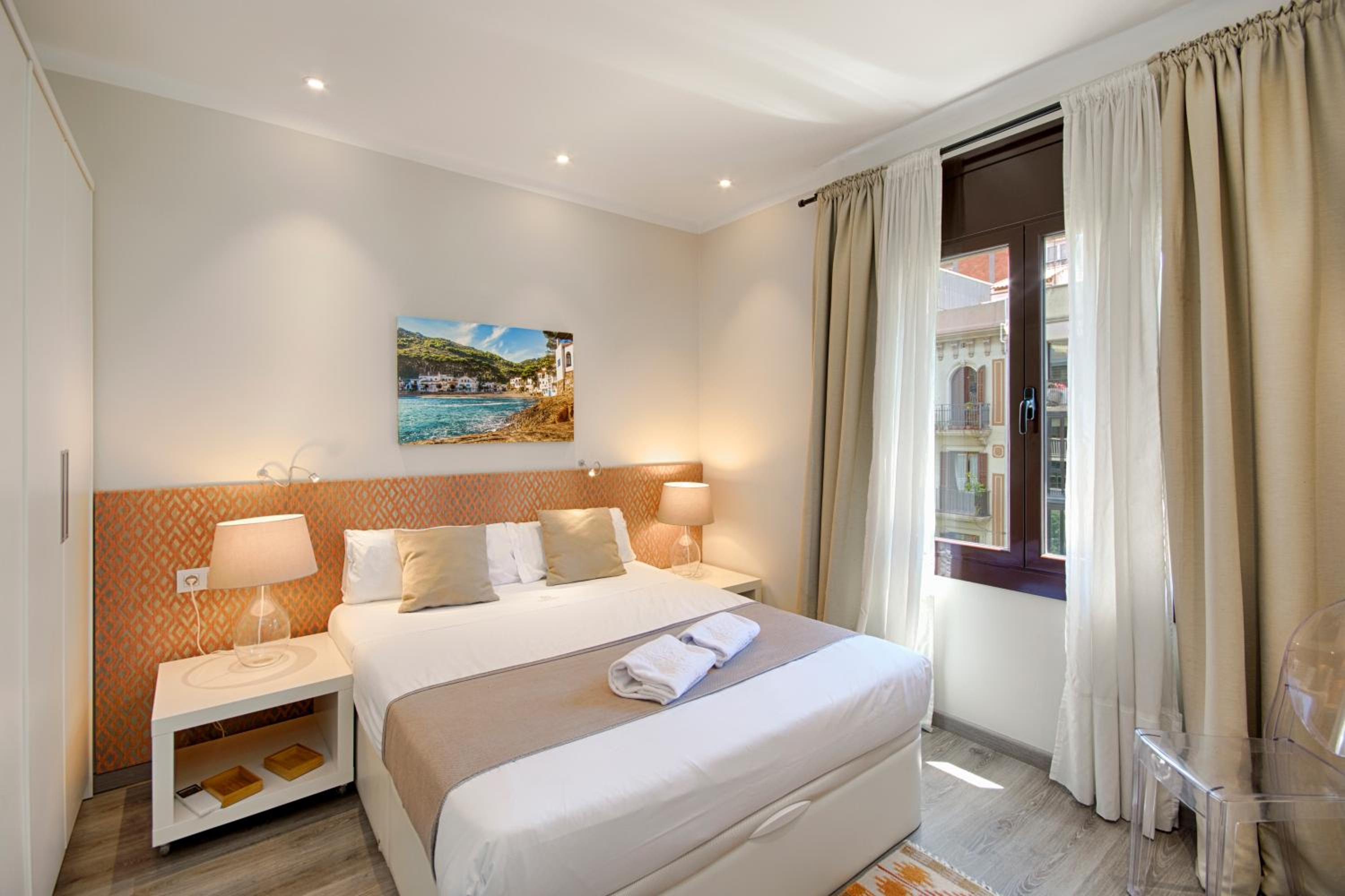 Eixample Building Apartments by Mercedes Heritage