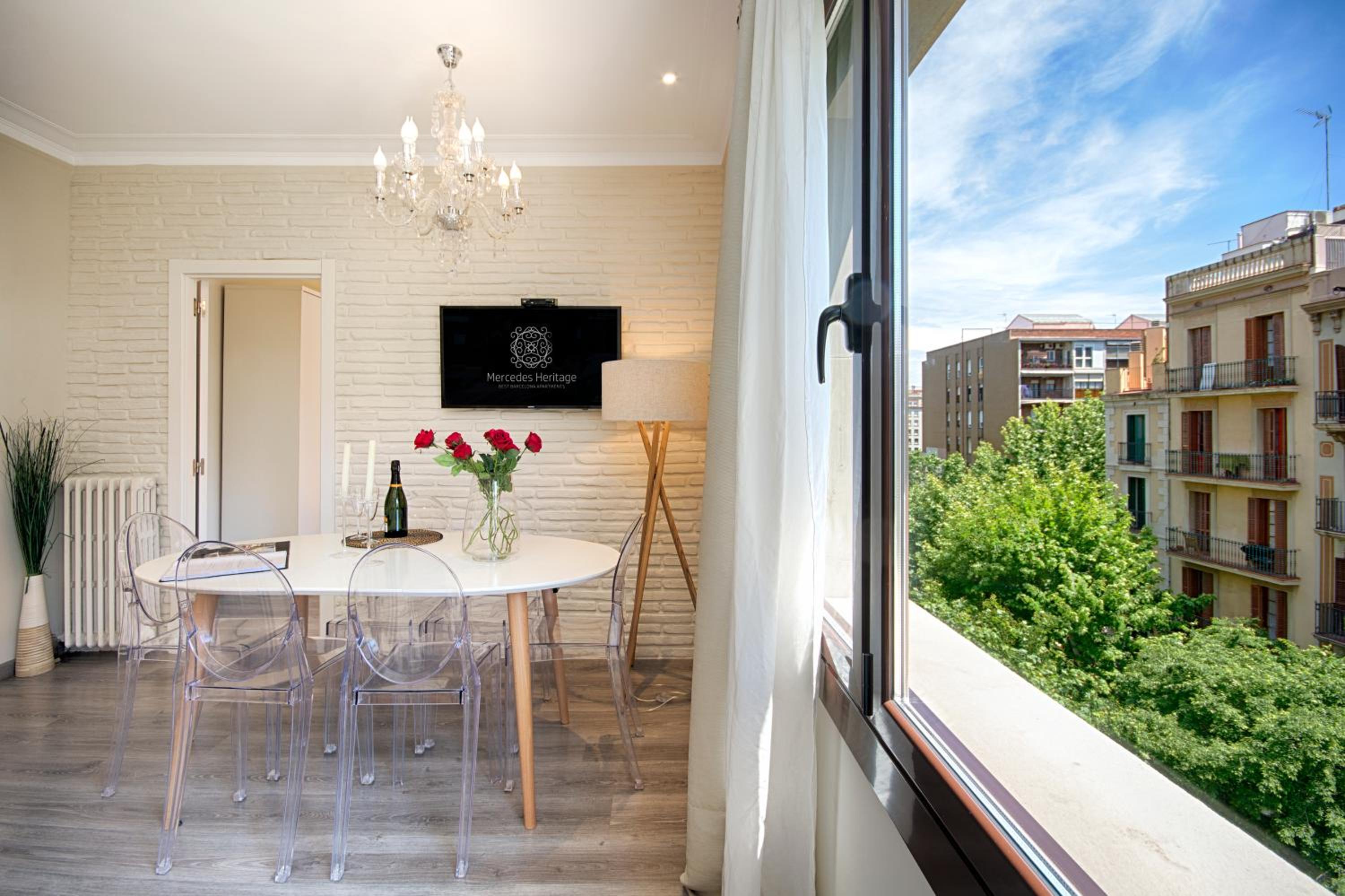 Eixample Building Apartments by Mercedes Heritage