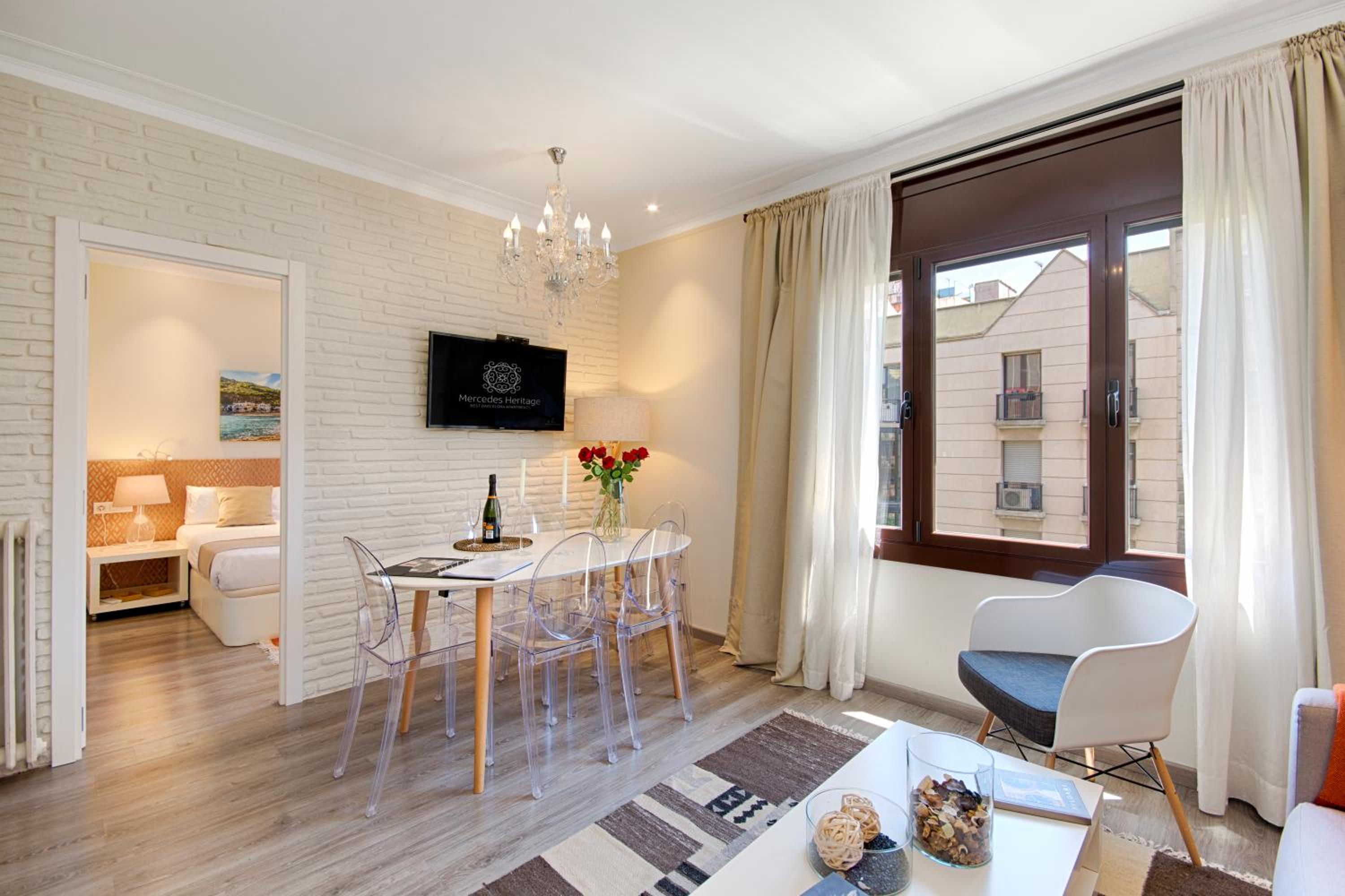 Eixample Building Apartments by Mercedes Heritage