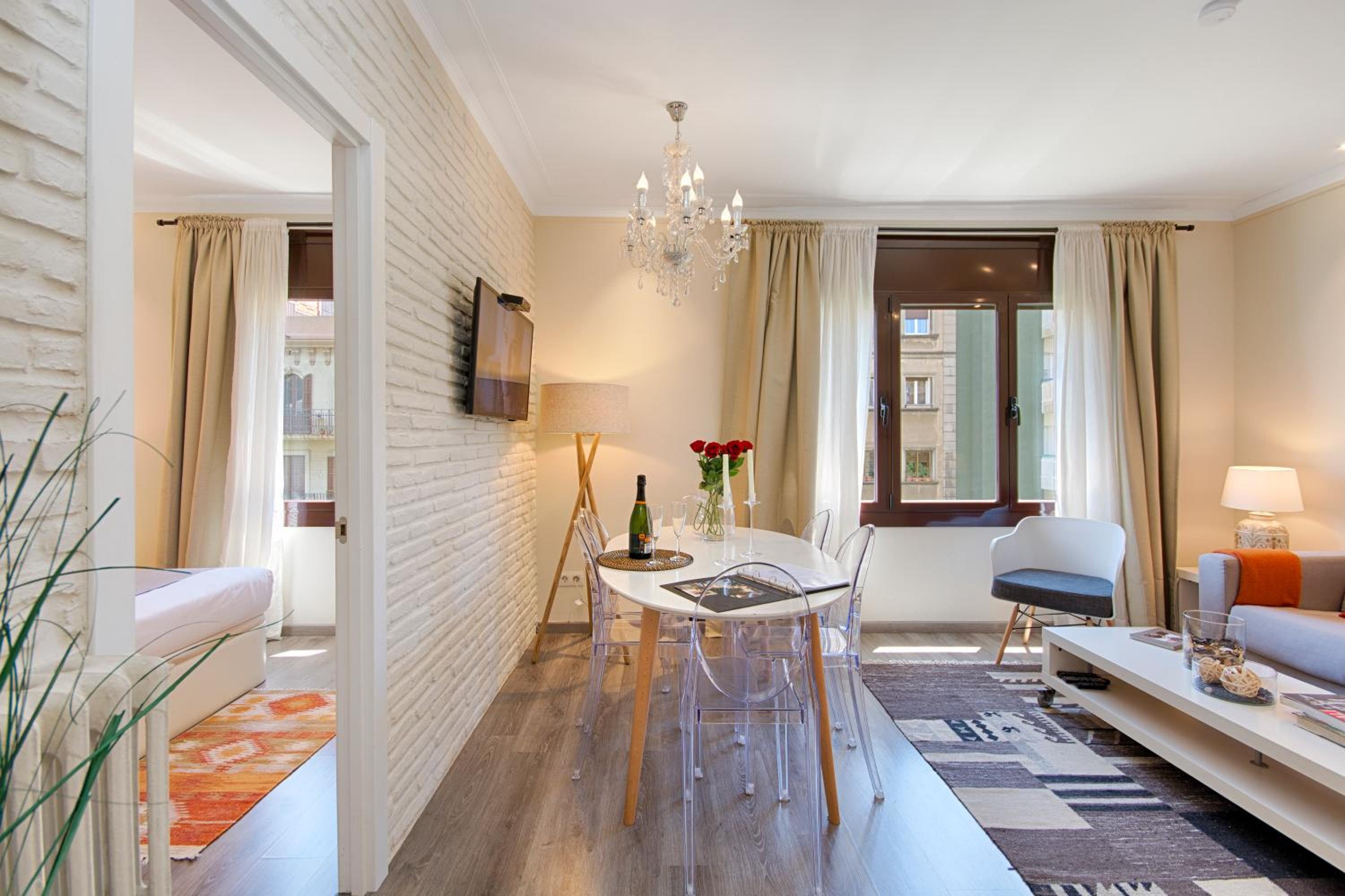 Eixample Building Apartments by Mercedes Heritage