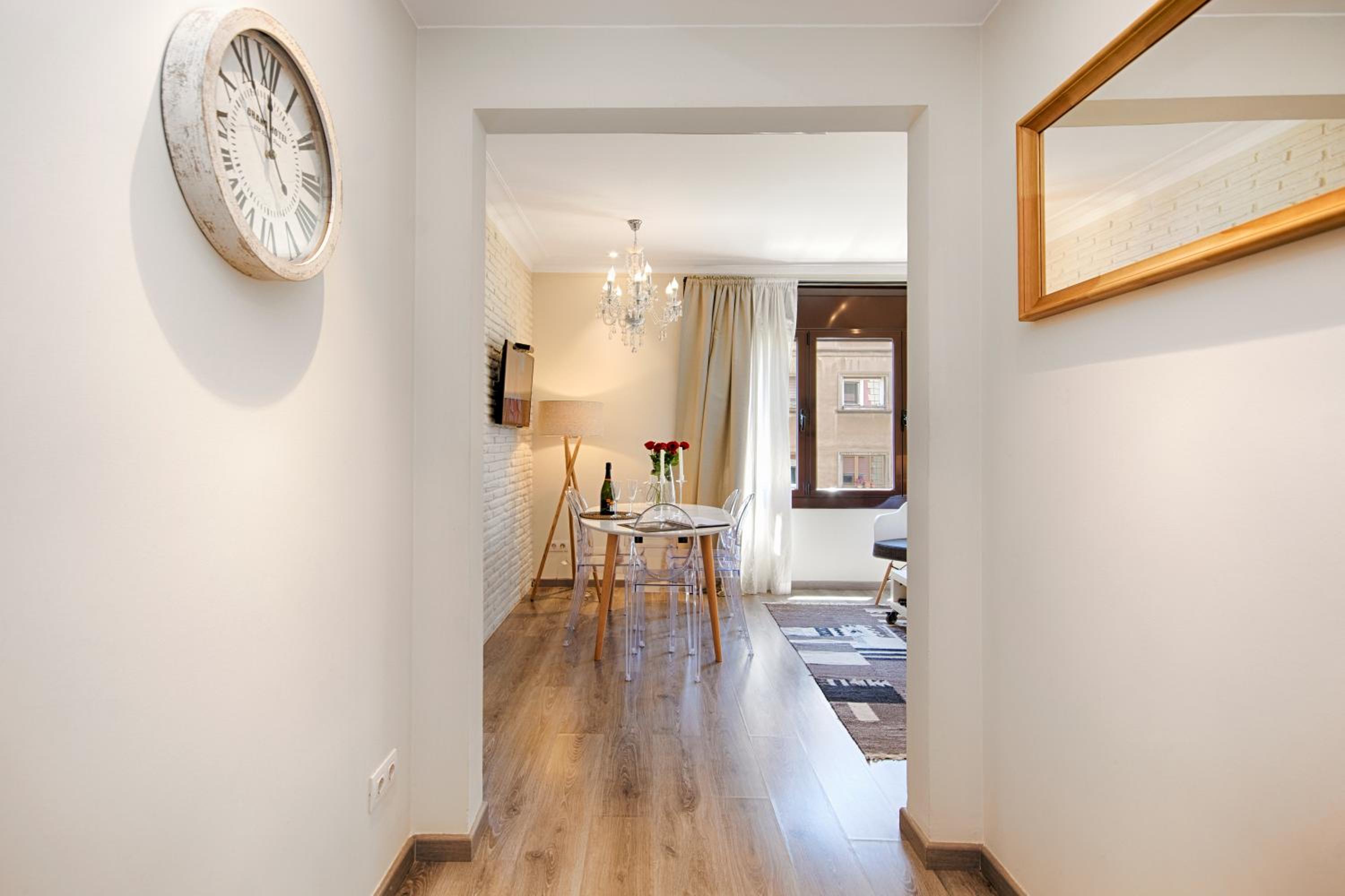 Eixample Building Apartments by Mercedes Heritage