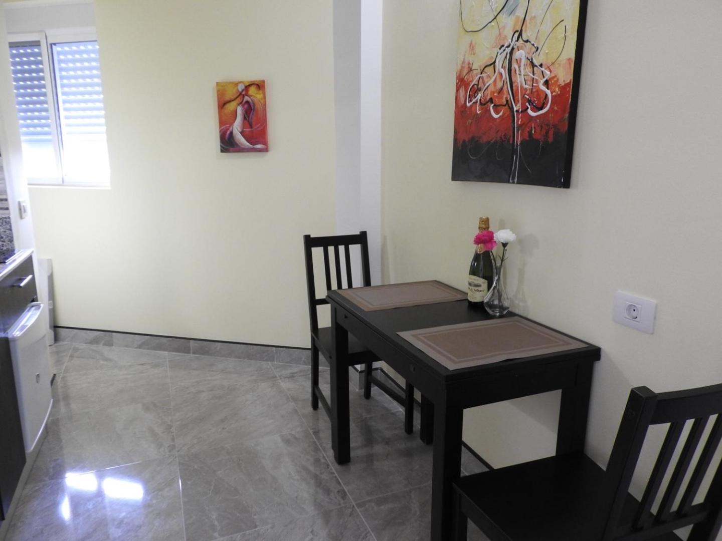 Las Flores studio 5 view 2