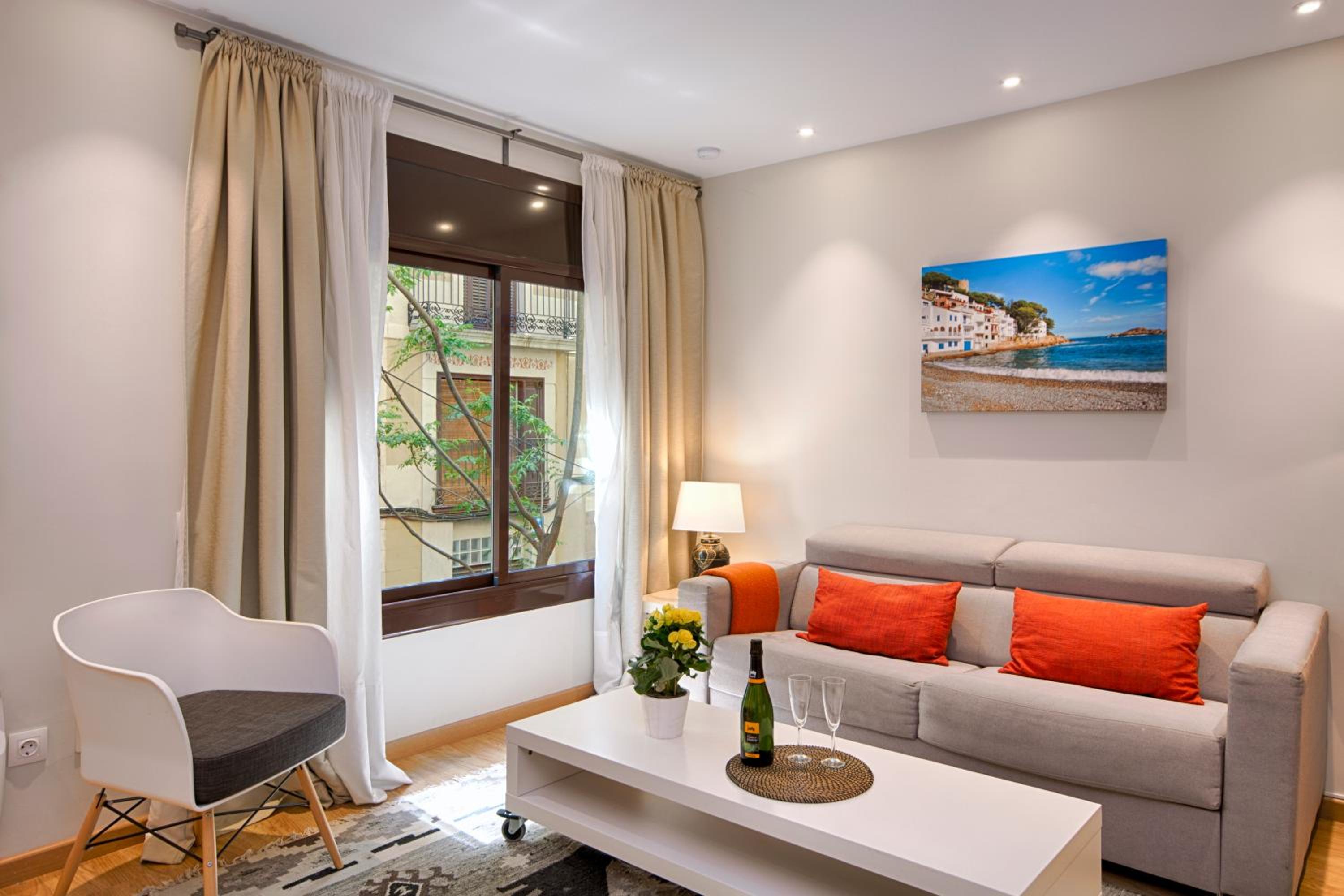 Eixample Building Apartments by Mercedes Heritage