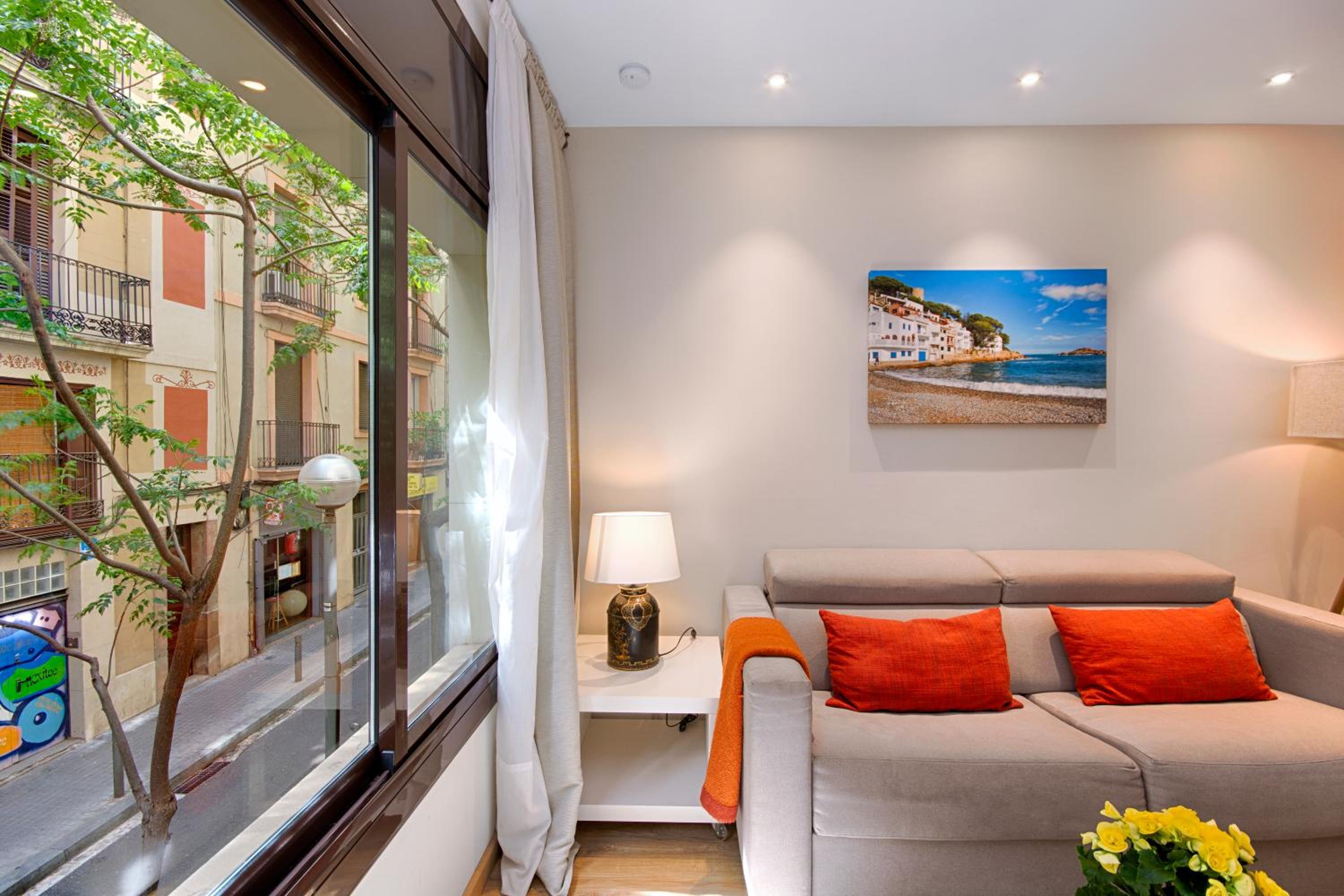 Eixample Building Apartments by Mercedes Heritage