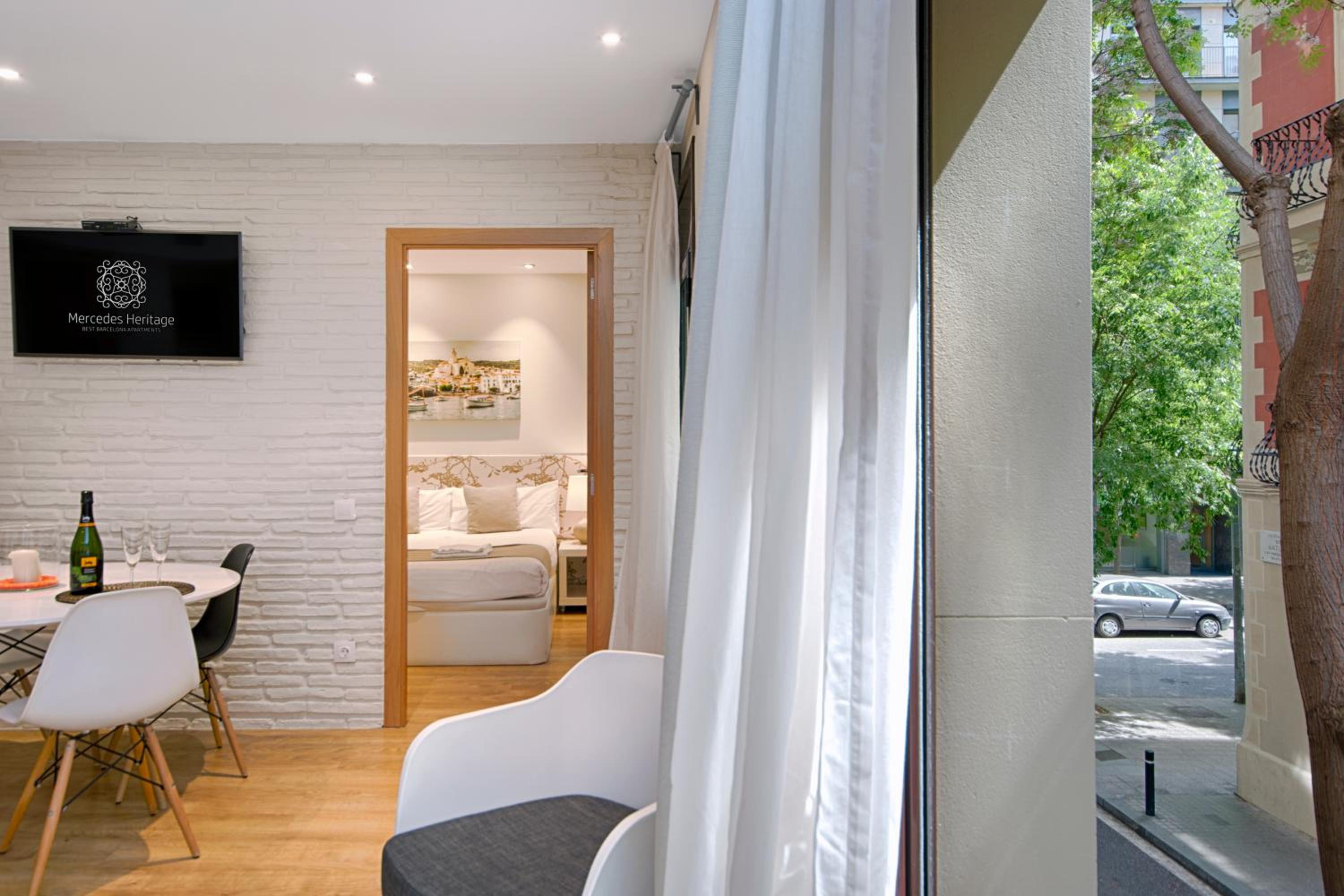 Eixample Building Apartments by Mercedes Heritage