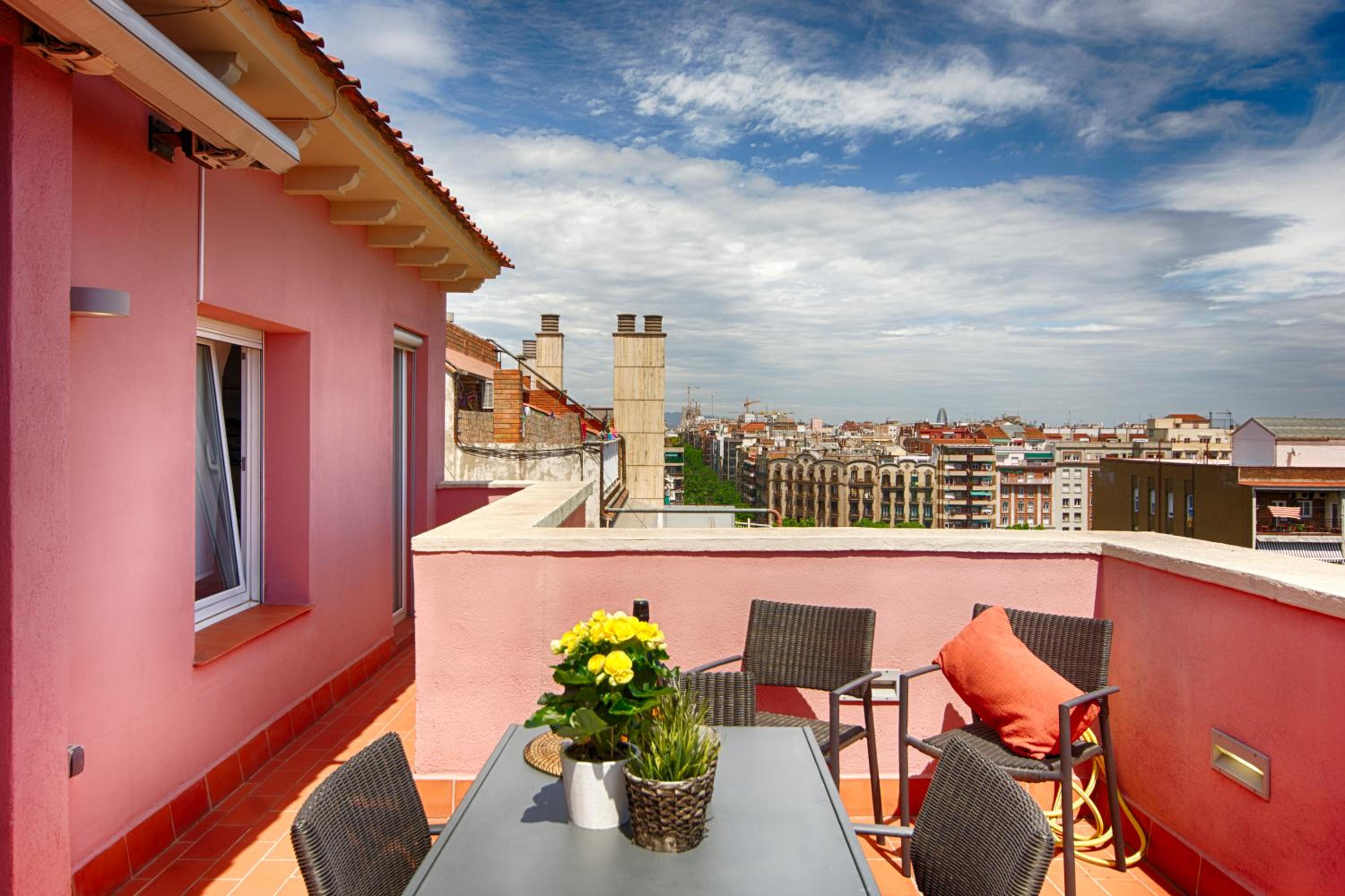 Eixample Building Apartments by Mercedes Heritage
