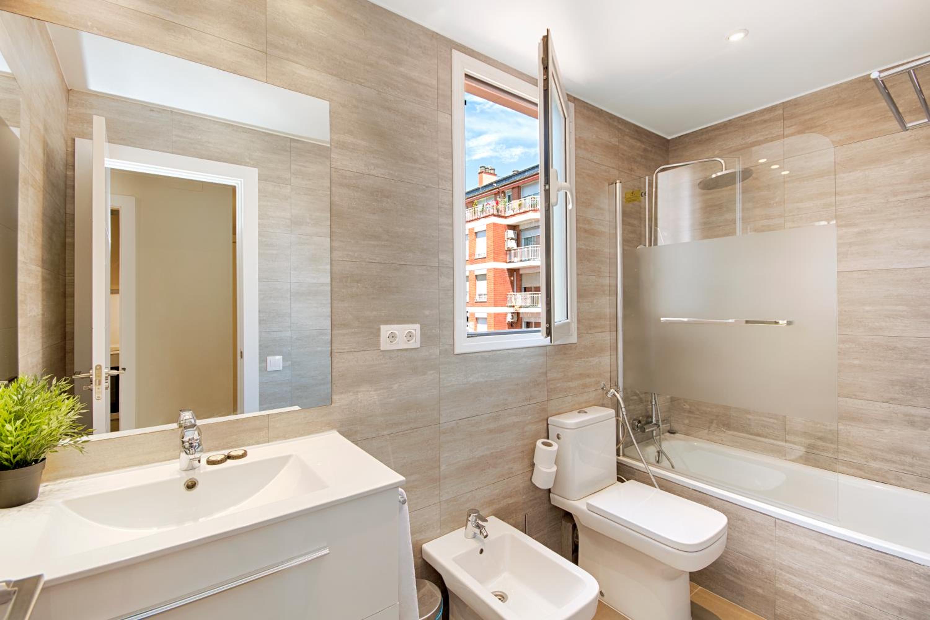 Eixample Building Apartments by Mercedes Heritage