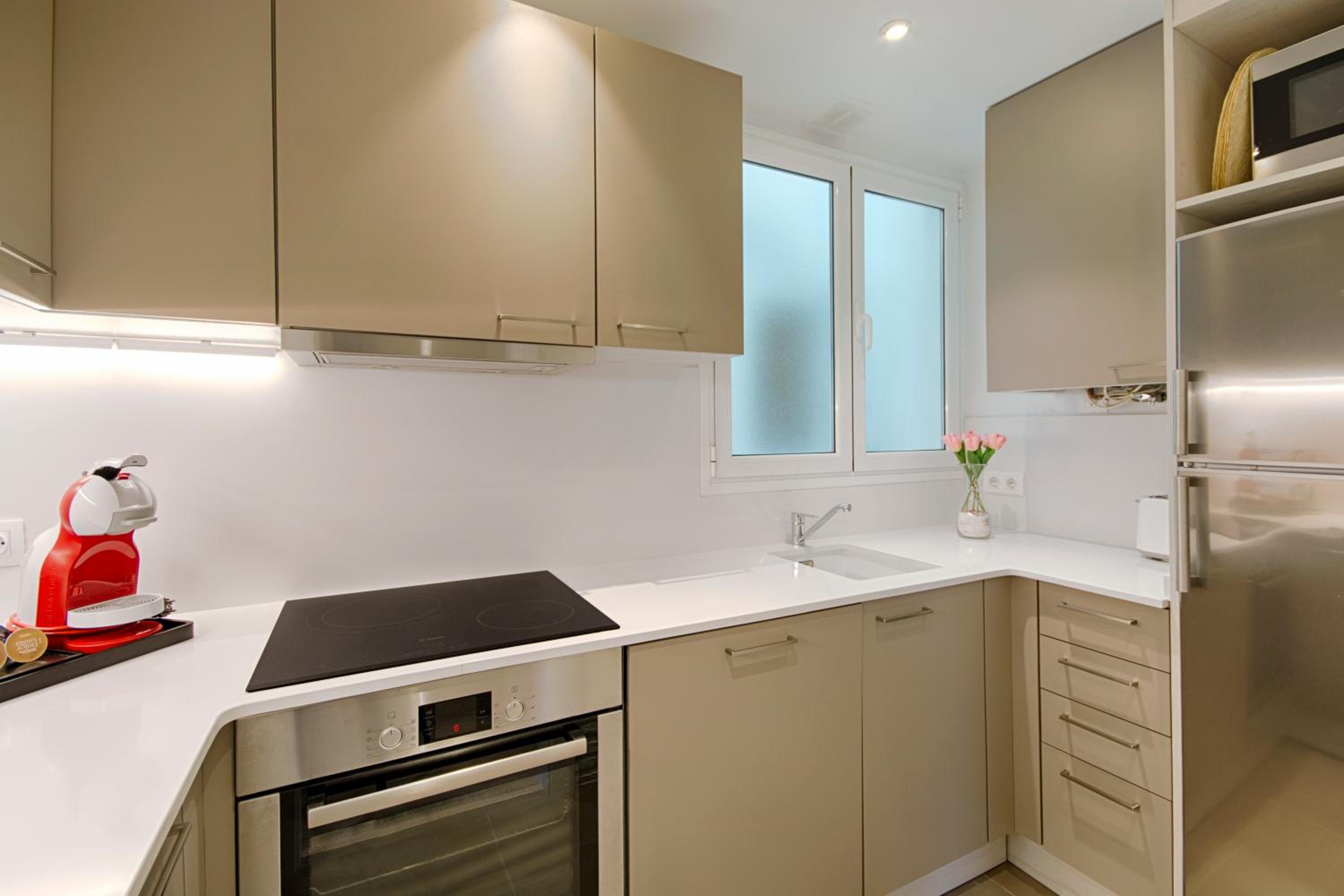 Eixample Building Apartments by Mercedes Heritage