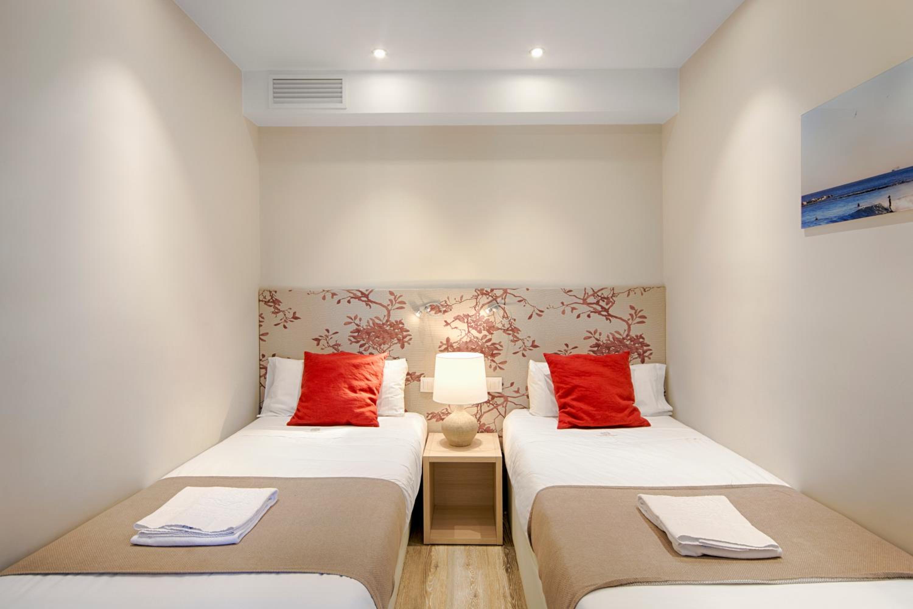 Eixample Building Apartments by Mercedes Heritage