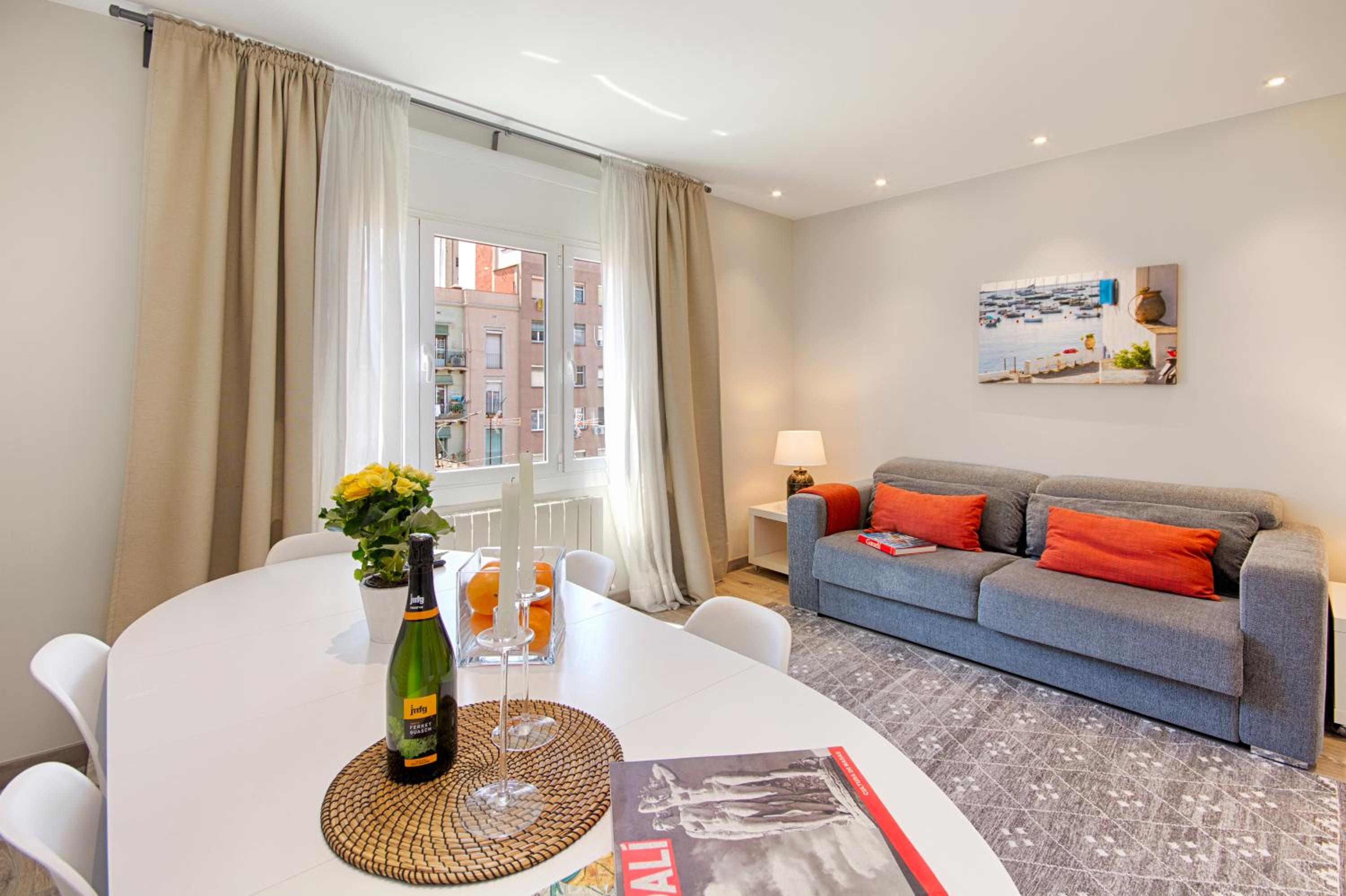 Eixample Building Apartments by Mercedes Heritage