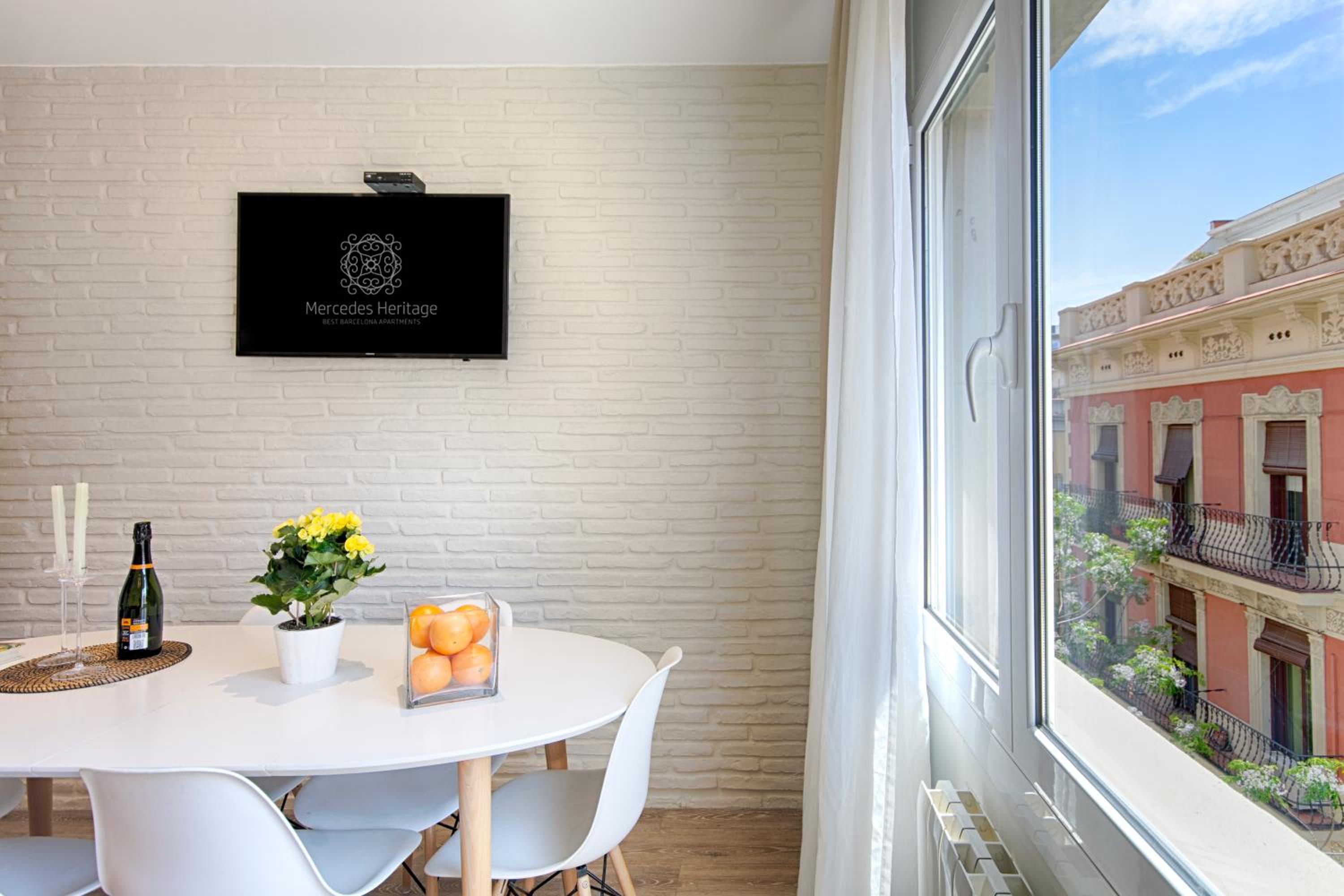 Eixample Building Apartments by Mercedes Heritage