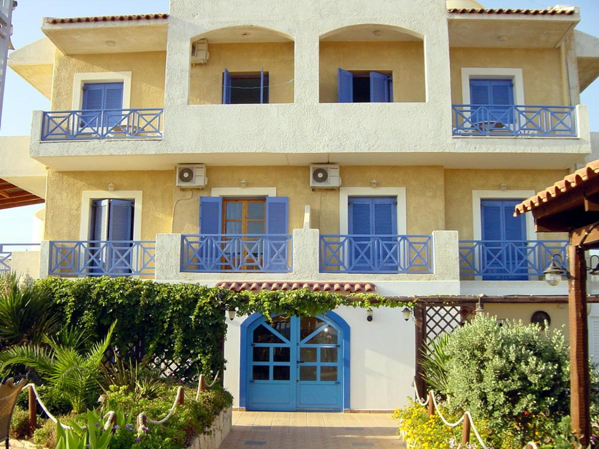 Mike's Beach Apartments & Studios
