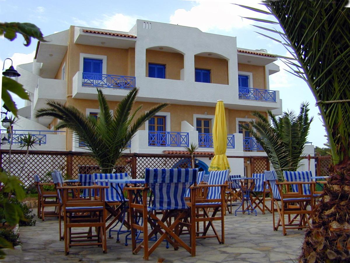 Mike's Beach Apartments & Studios
