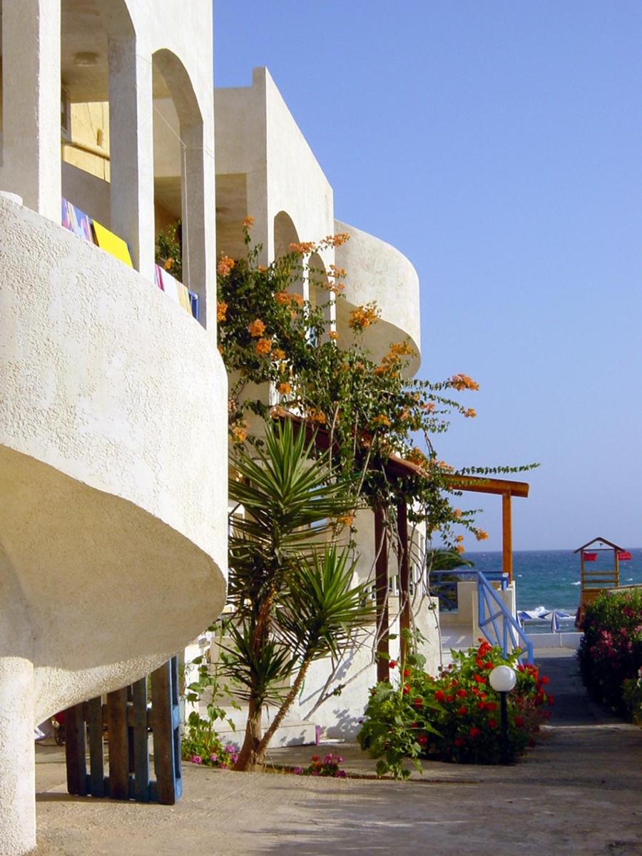 Mike's Beach Apartments & Studios