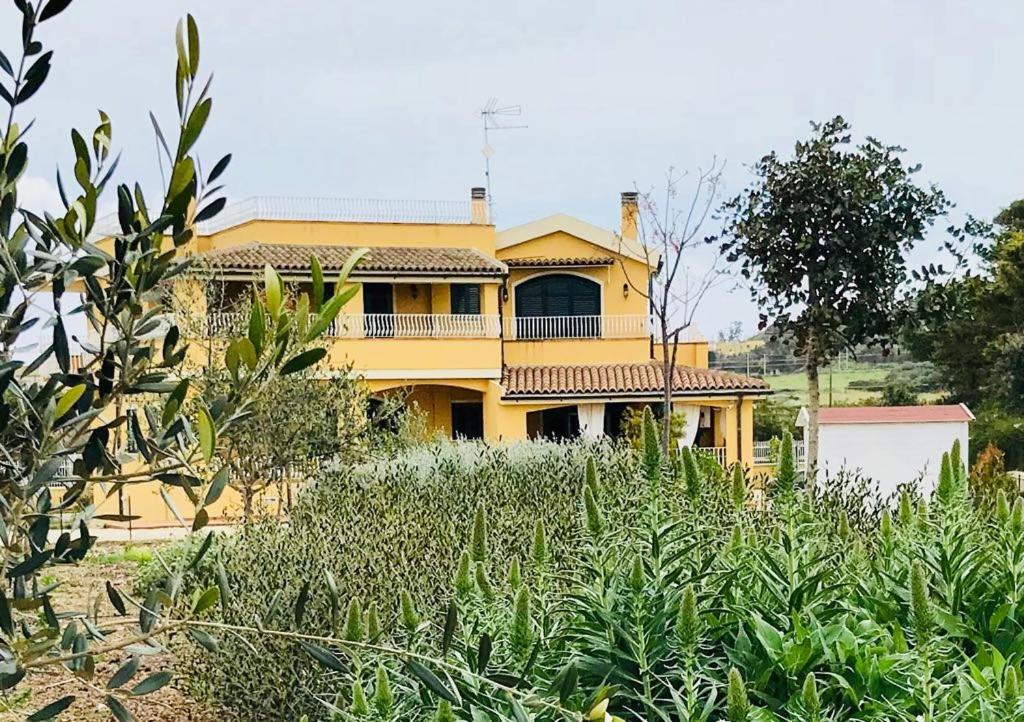 Villa Faro Massolivieri view 2