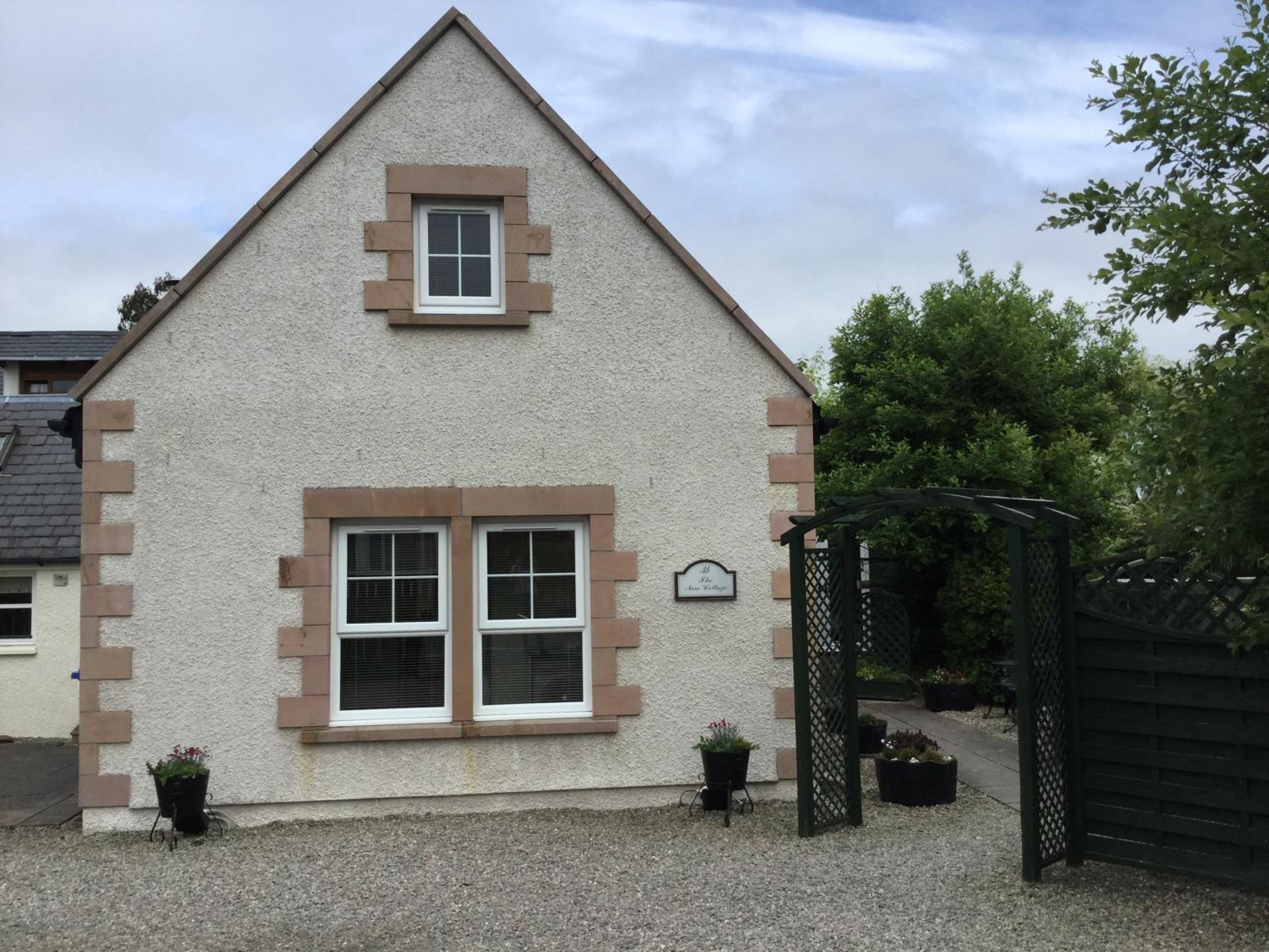 New Cottage 3 Bedroom Free Parking view 2