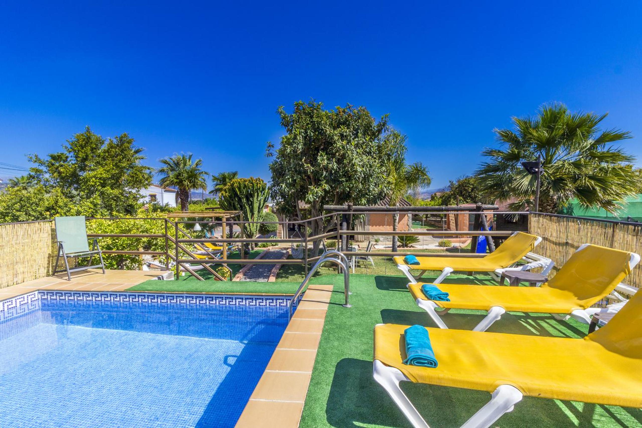 Cubo's Villa Family view 4