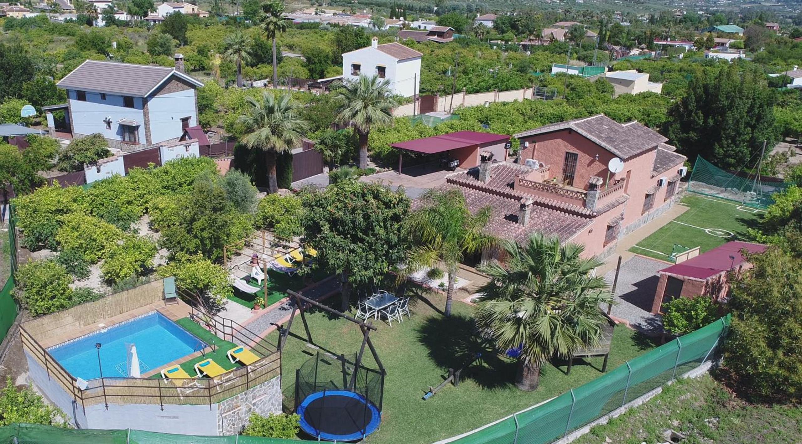 Cubo's Villa Family view 3