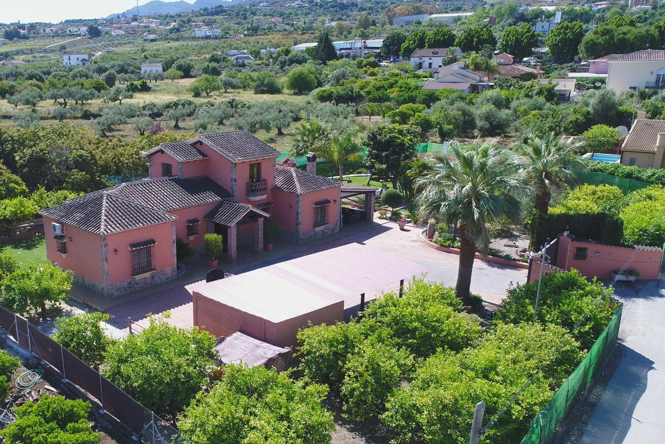 Cubo's Villa Family view 2