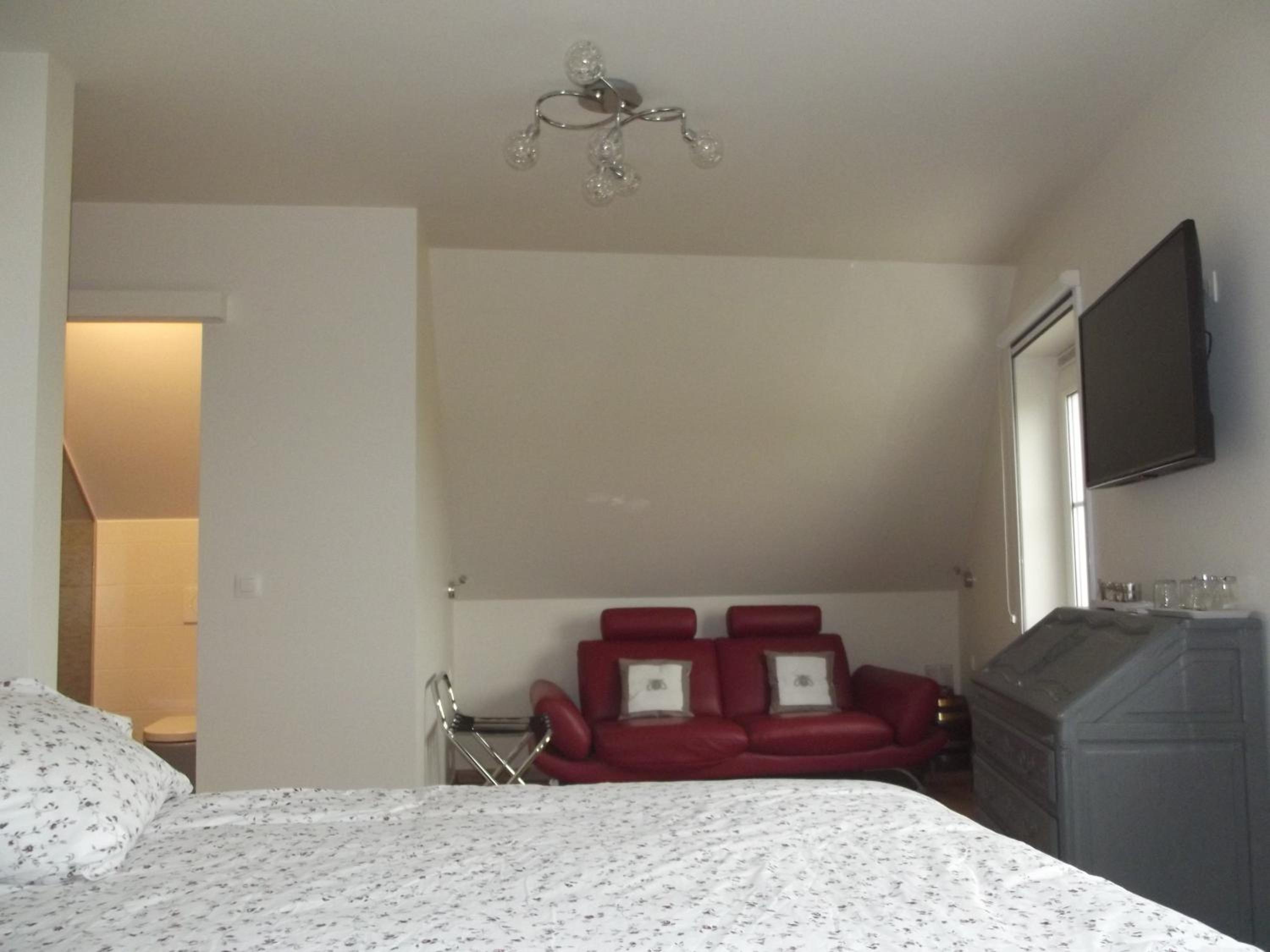 Au Bonheur Frontalier view 2