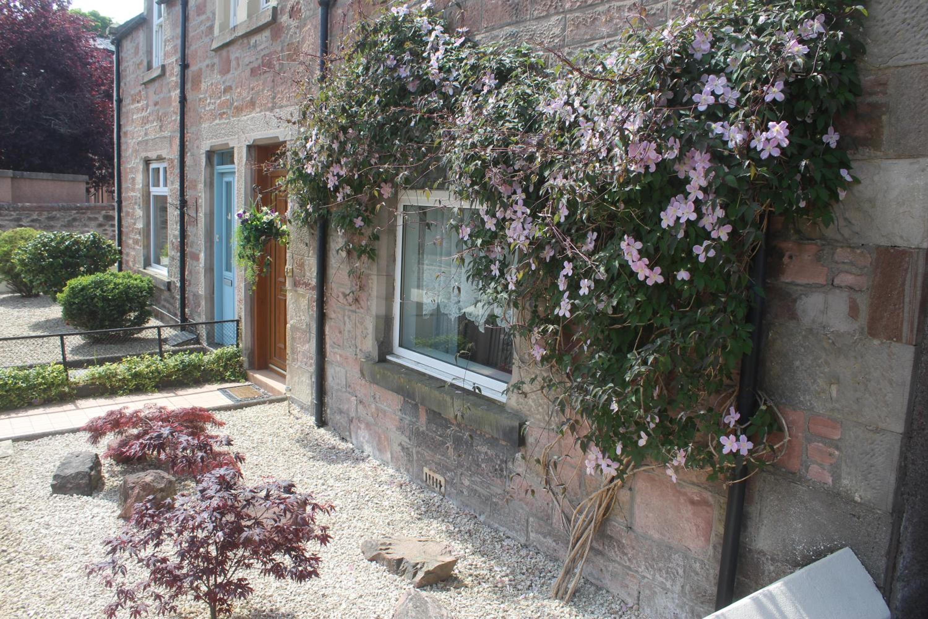 Easdale House Apartments view 4