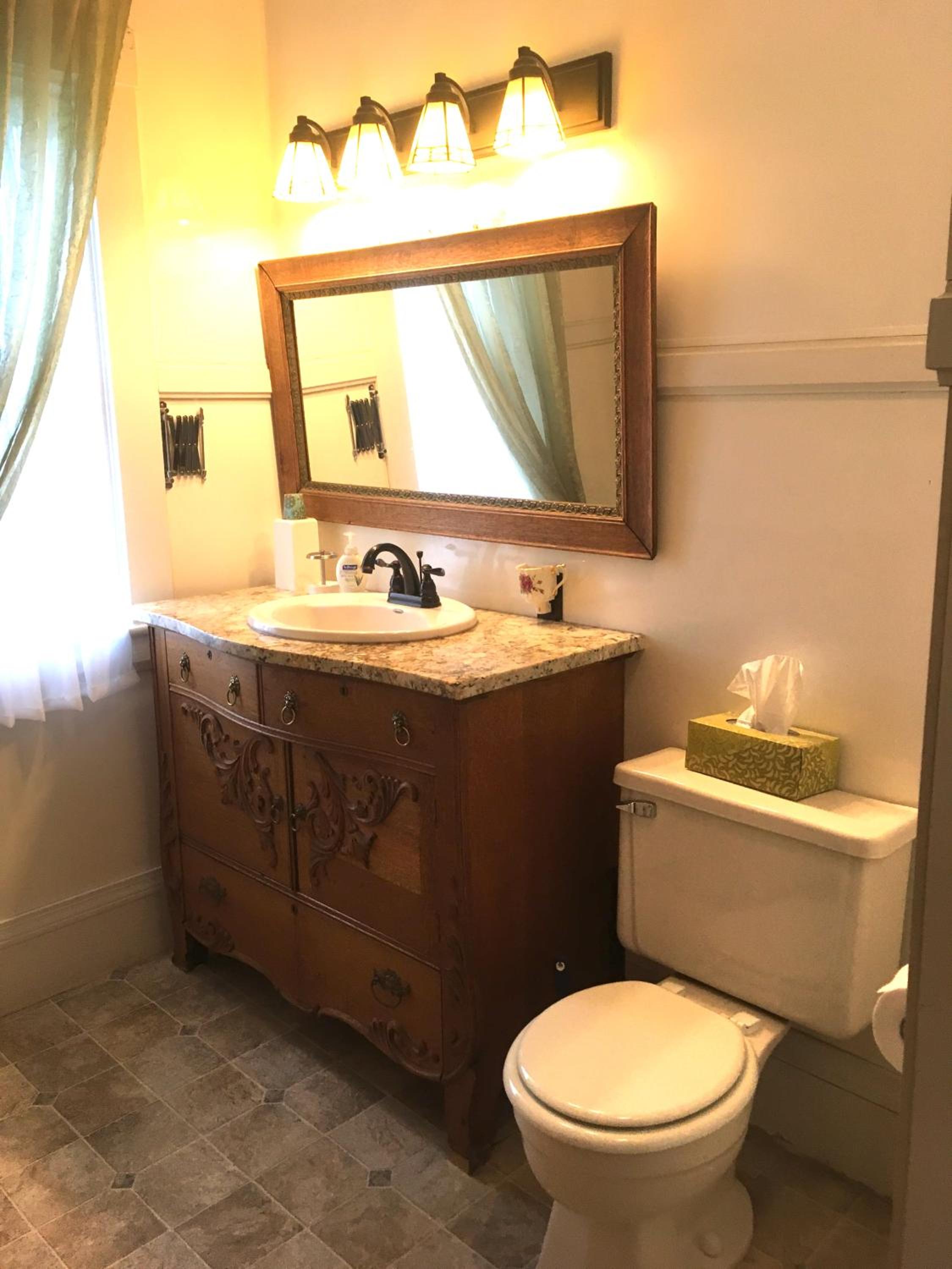 Old Iron Inn Bed and Breakfast