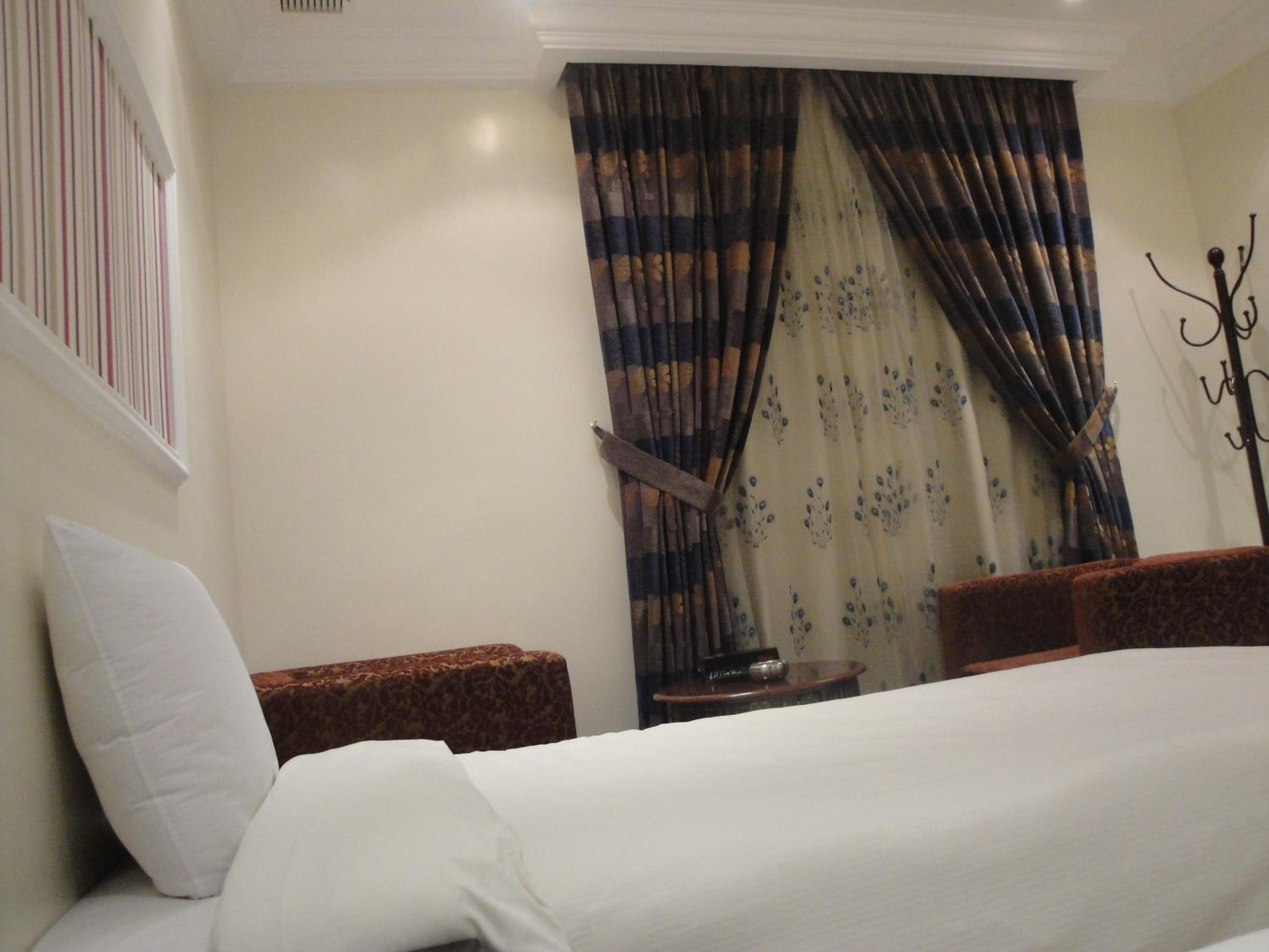 Marina Royal Hotel Suites