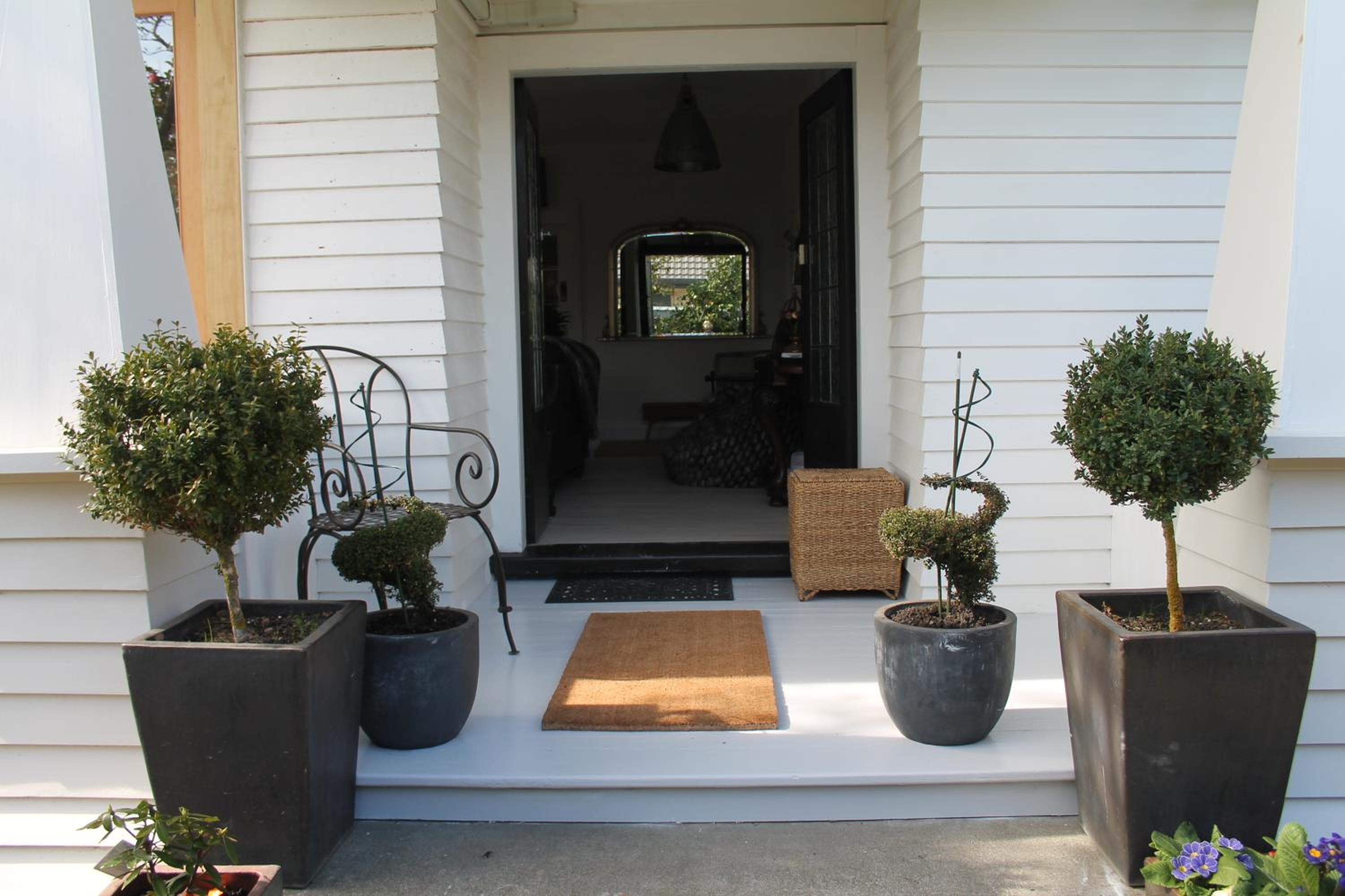 Beautiful Bungalow CBD view 5