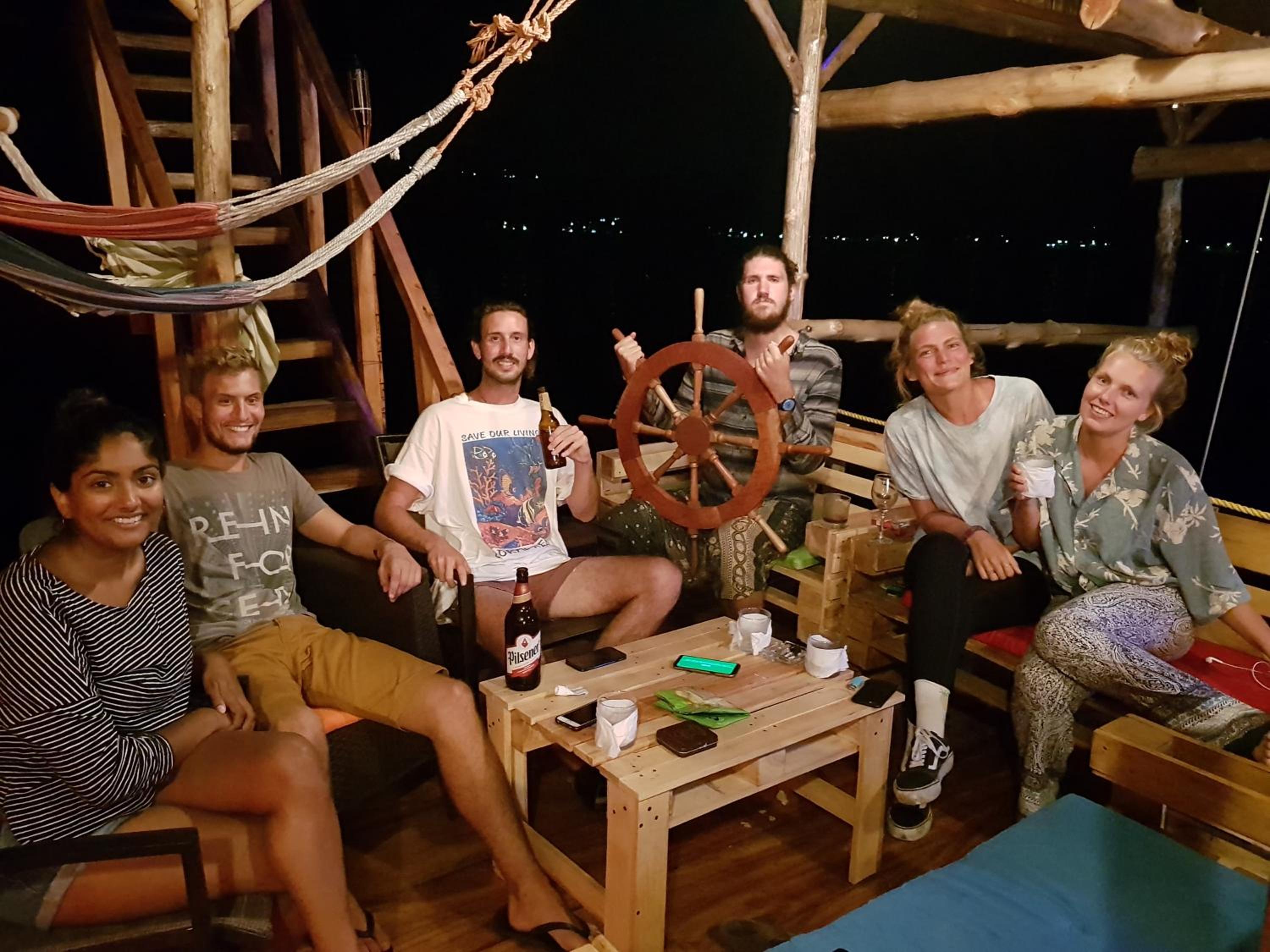 Captain Morgan Hostel Lake Coatepeque