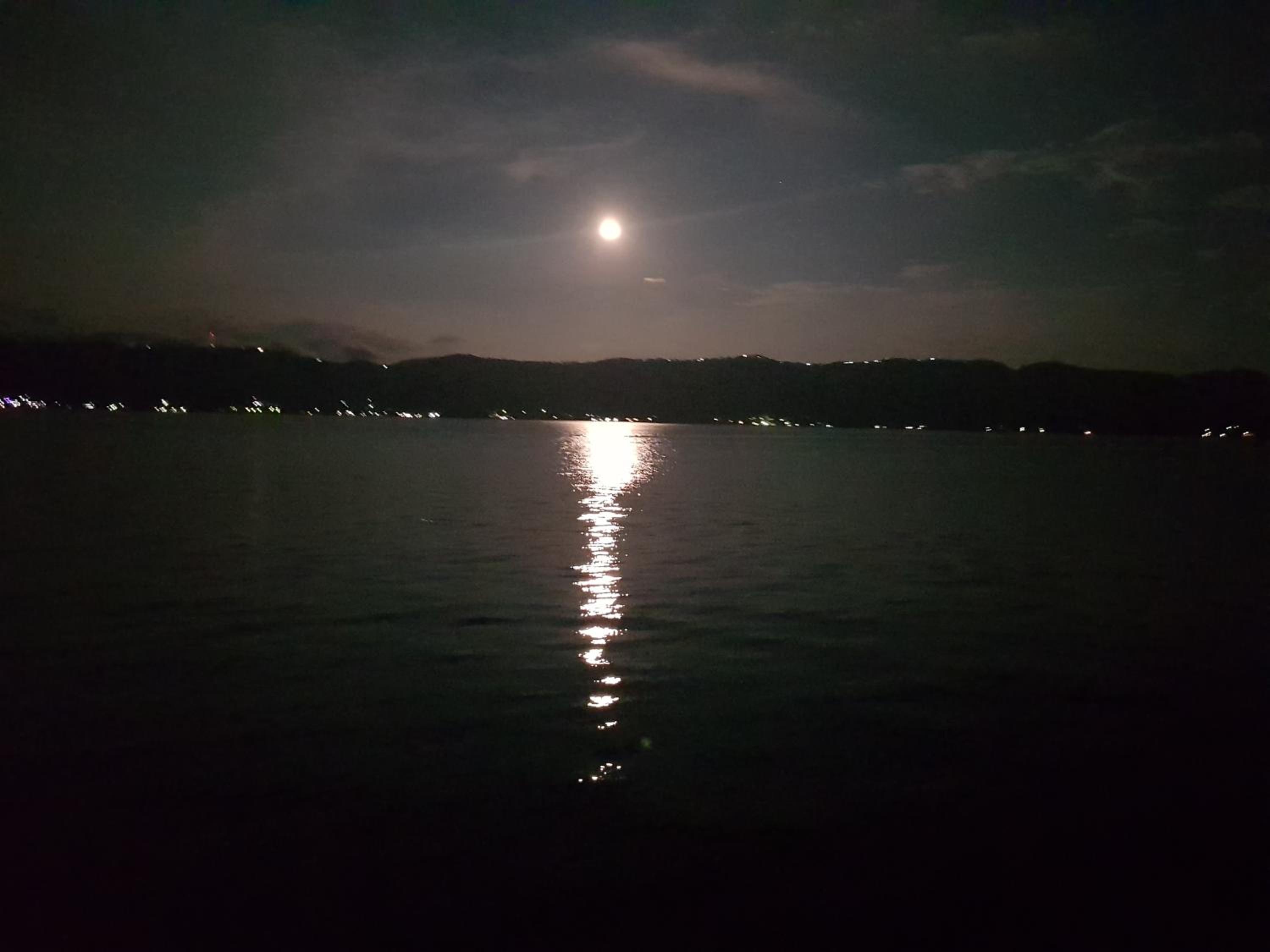 Captain Morgan Hostel Lake Coatepeque
