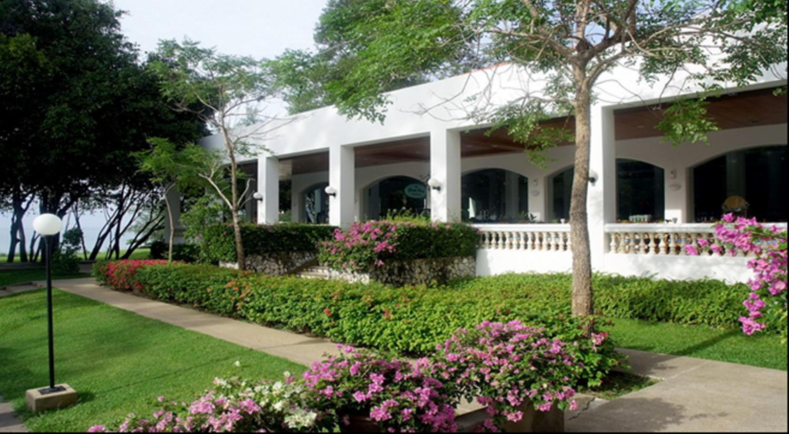 Hotel Purimas Beach Hotel & Spa - Image 1