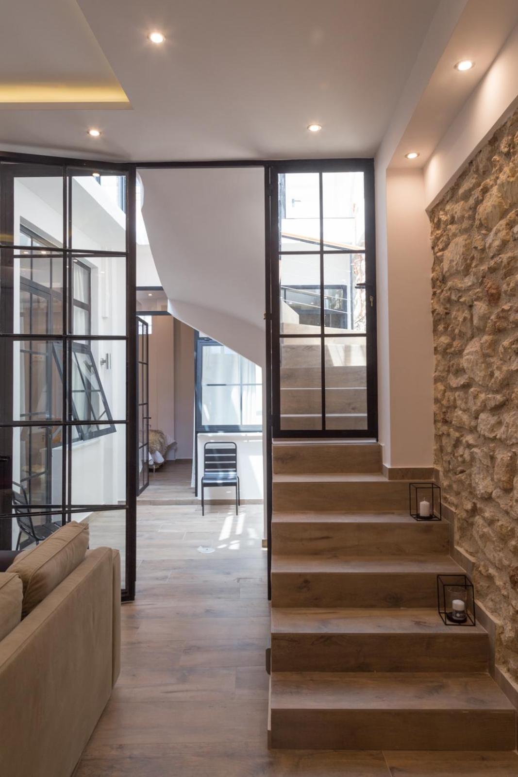 AllStar Boutique House in DownTown, direct connection with airport