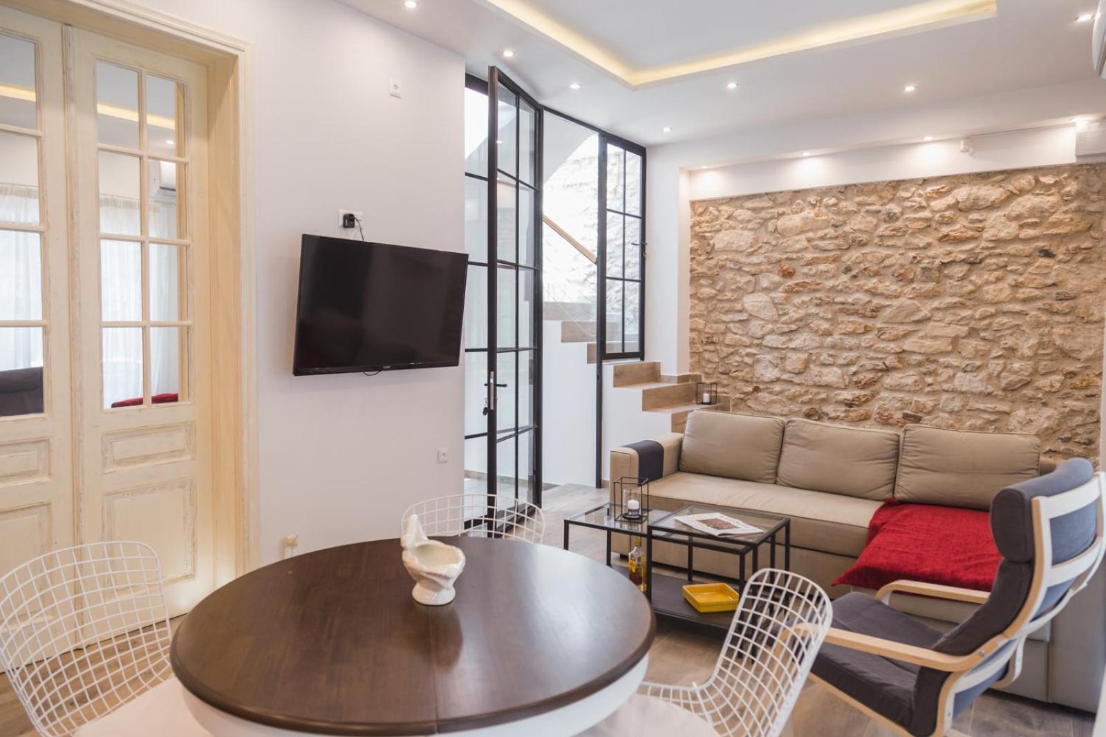 AllStar Boutique House in DownTown, direct connection with airport
