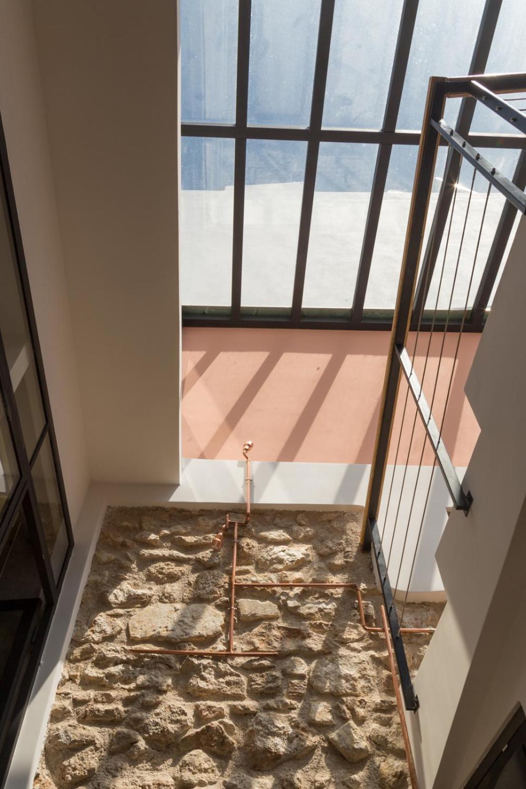 AllStar Boutique House in DownTown, direct connection with airport