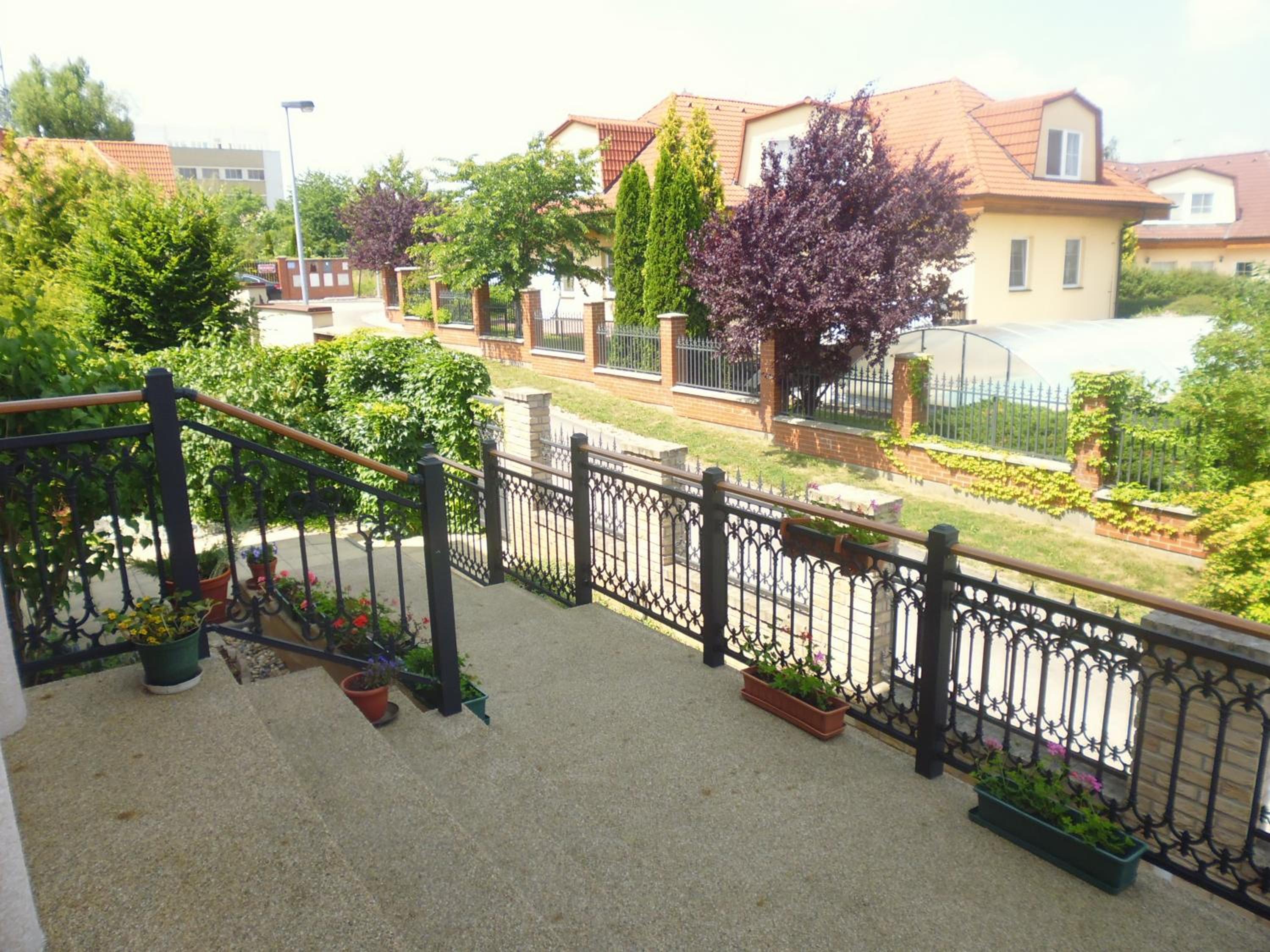 Villa Homestay Nad Helmrovkou