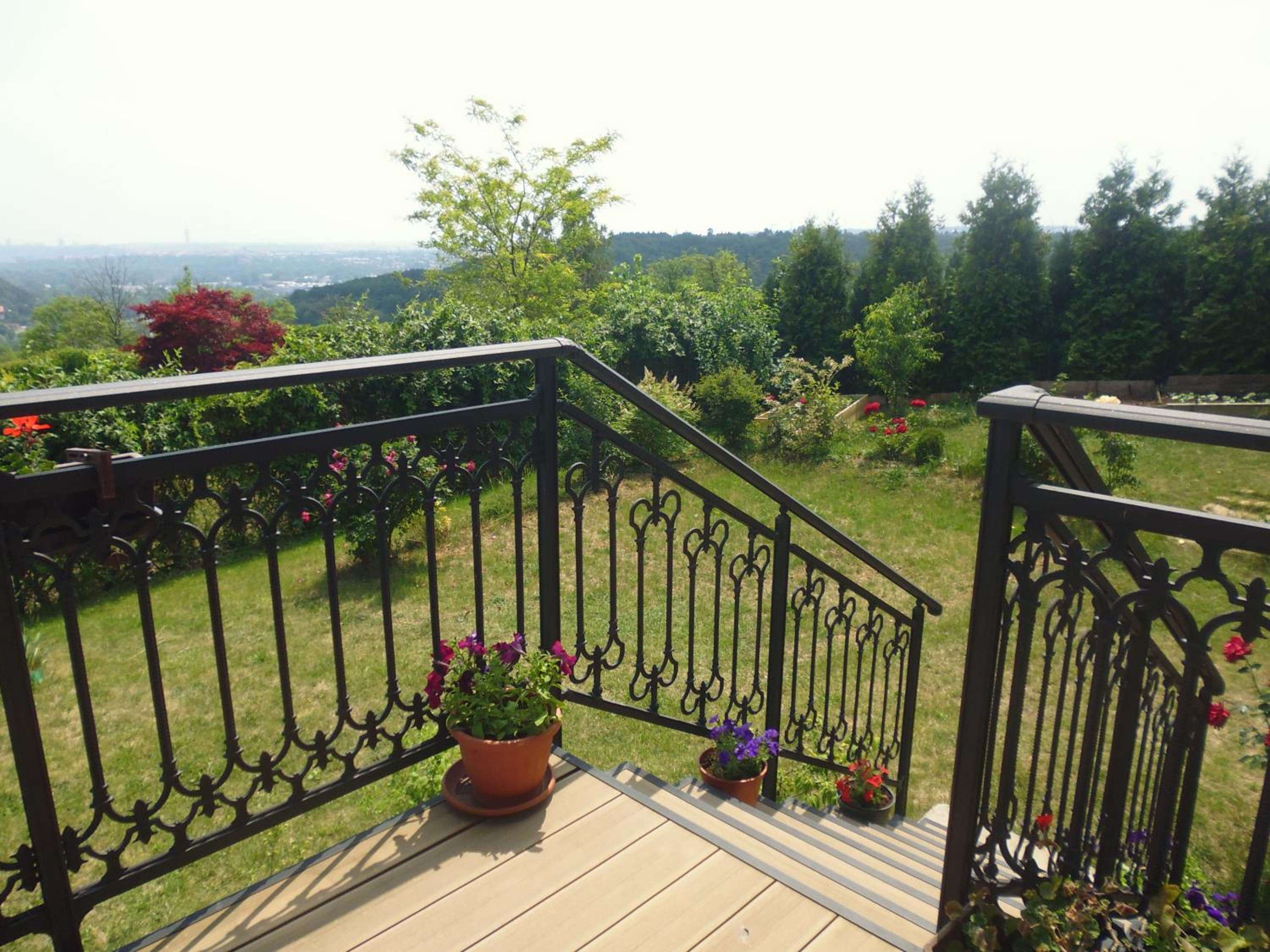 Villa Homestay Nad Helmrovkou