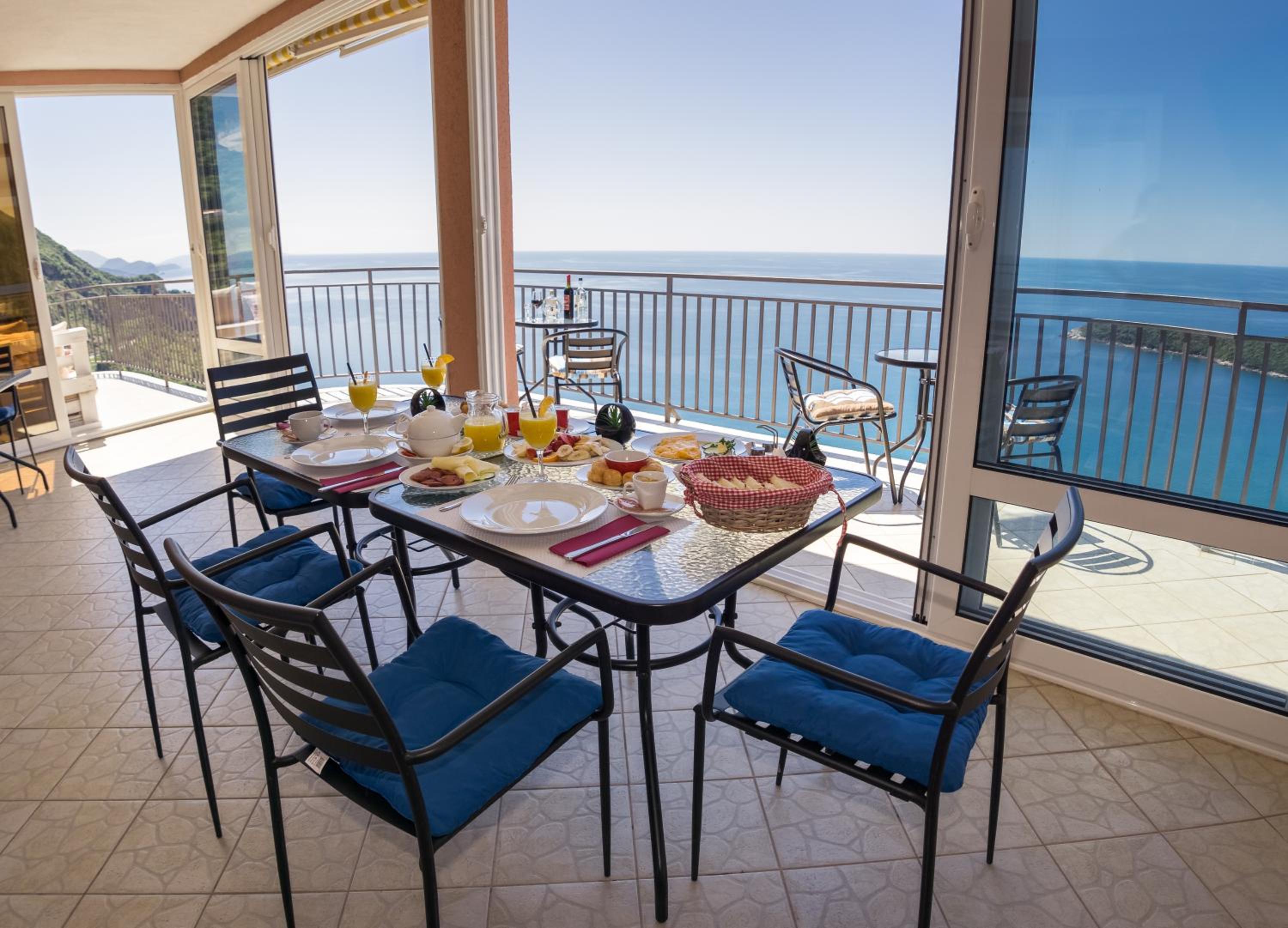 Calma Vista Apartments