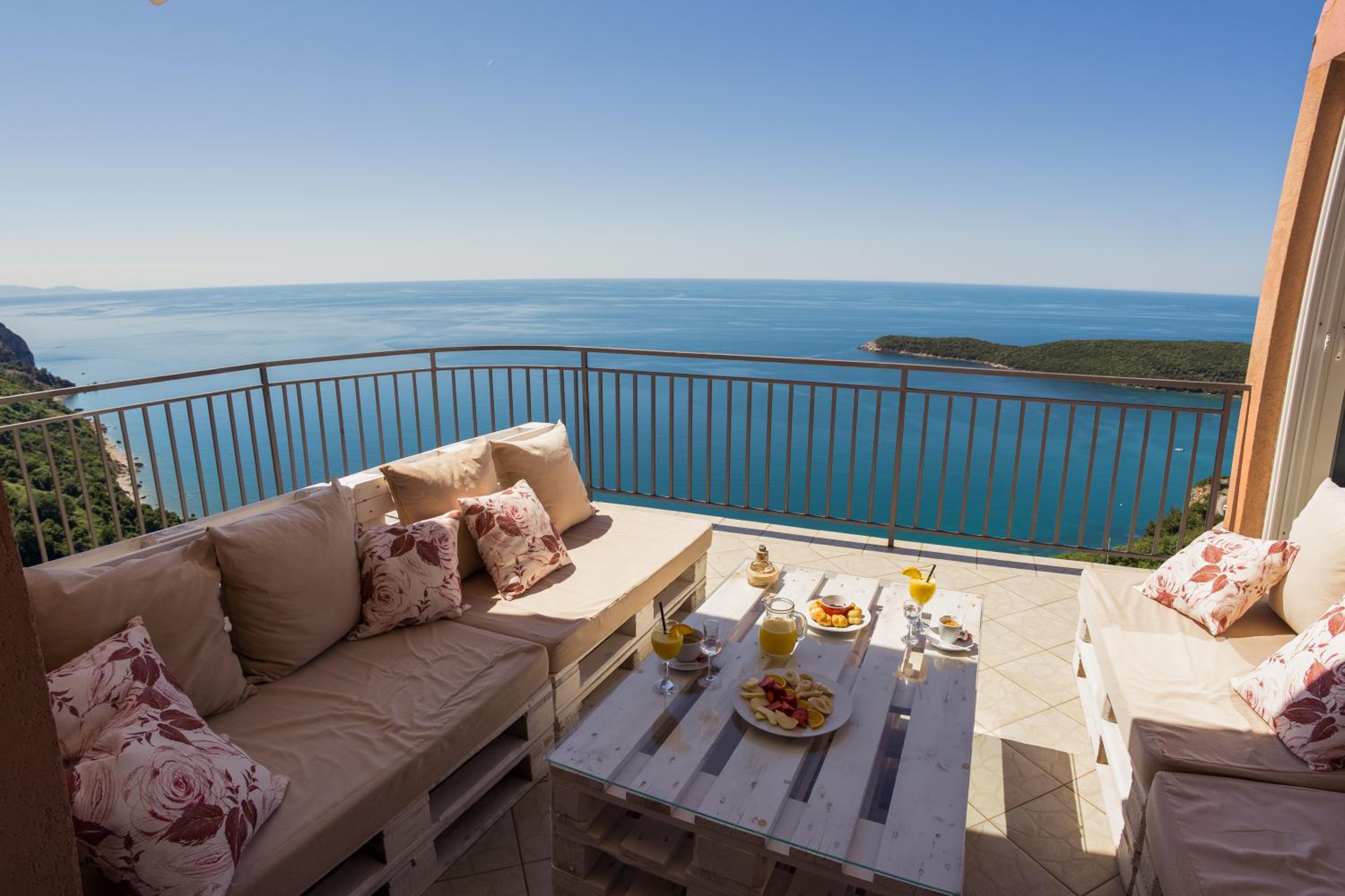 Calma Vista Apartments