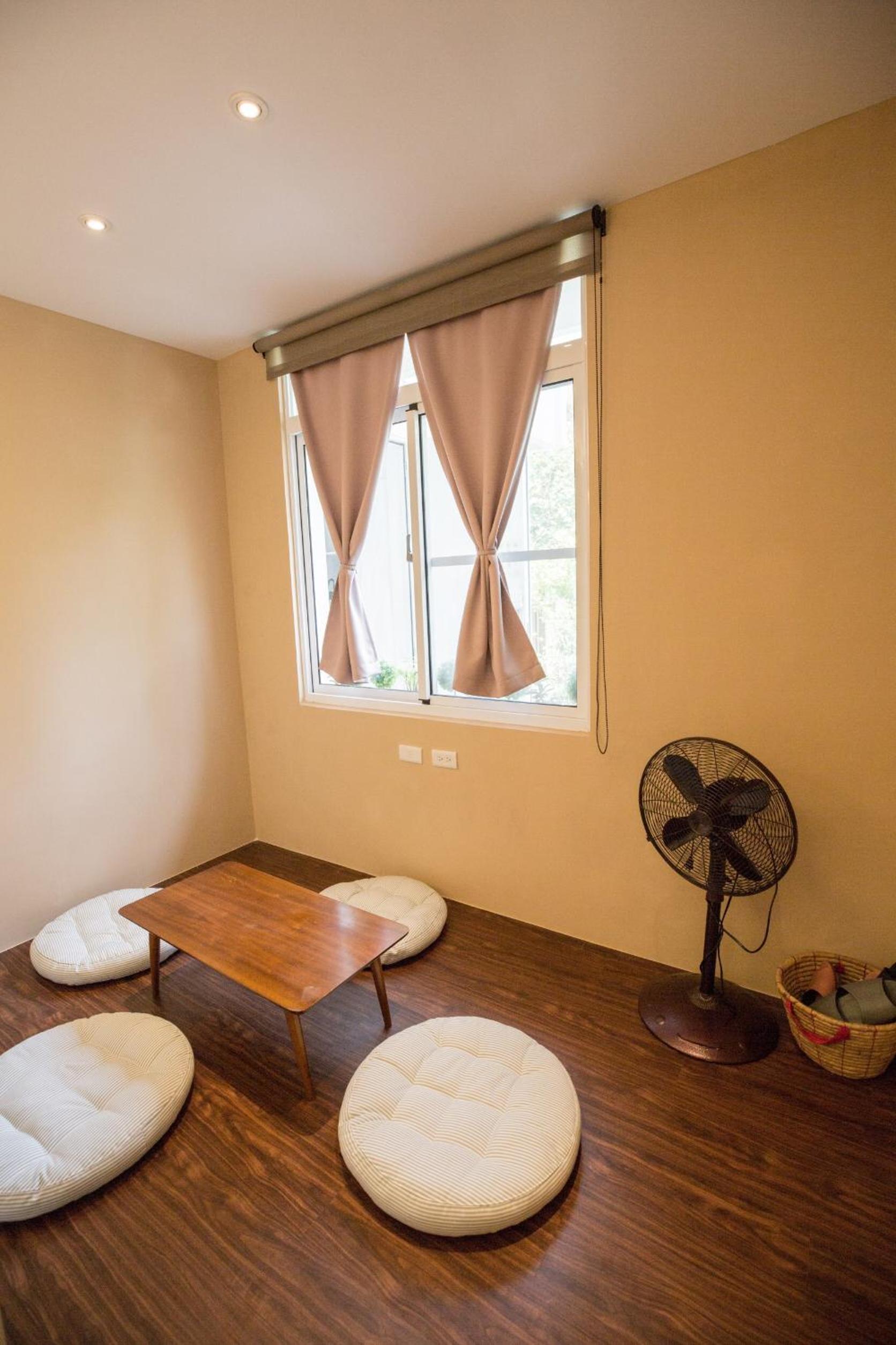 Leaf Hostel