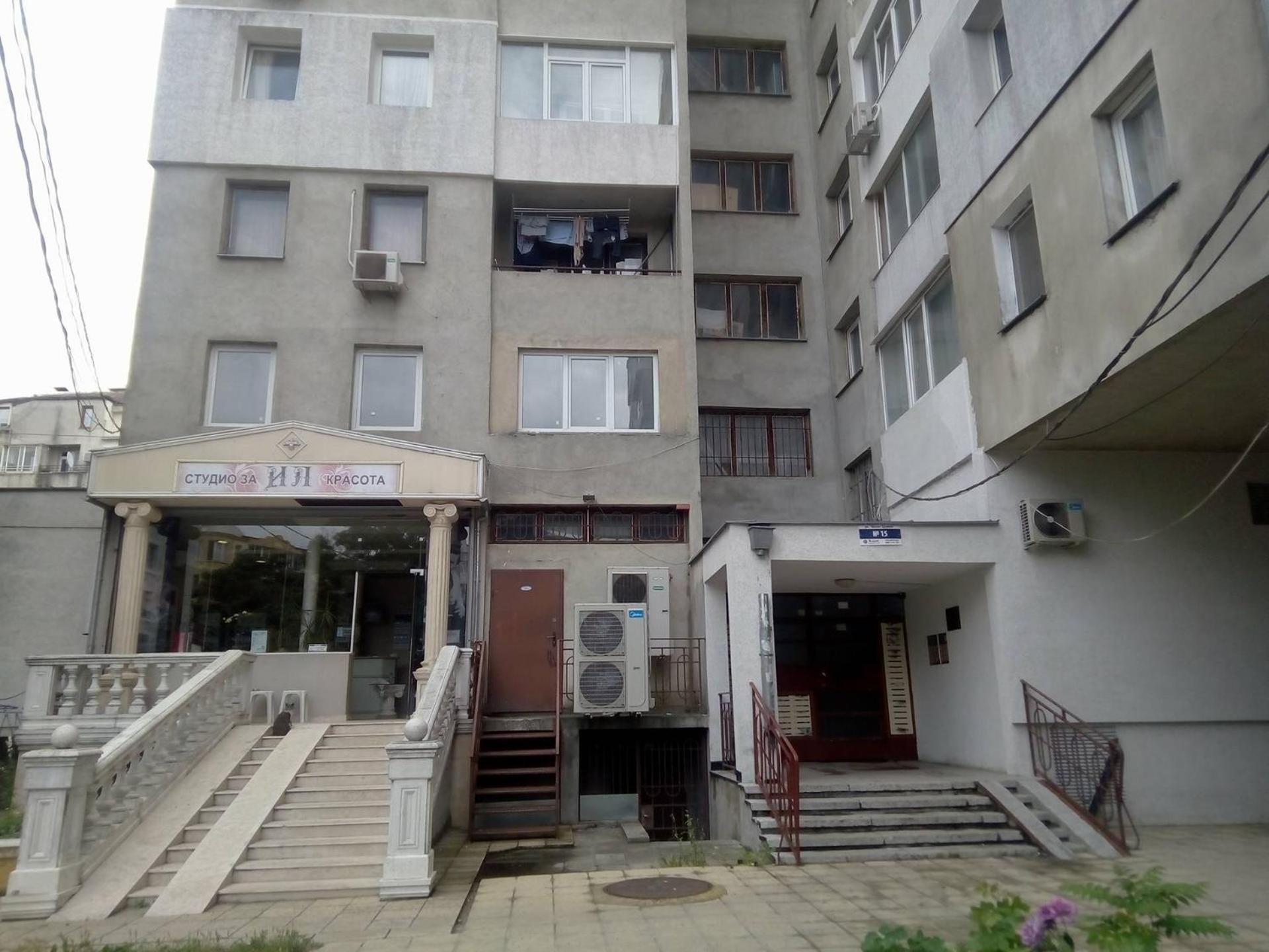Nana's apartment