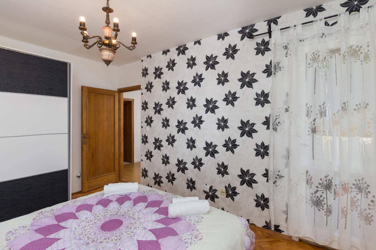 White Rose Apartment