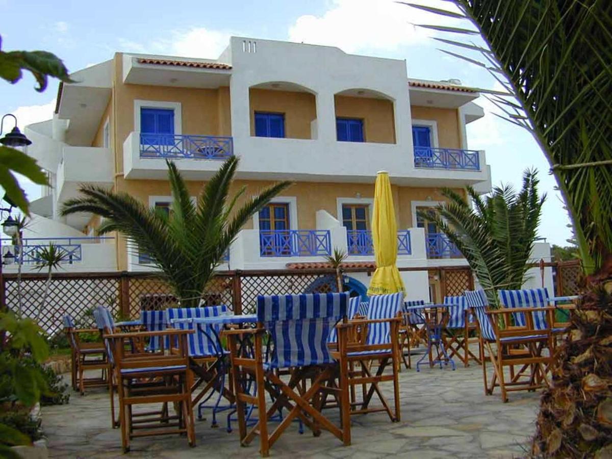 Mike's Beach Apartments & Studios