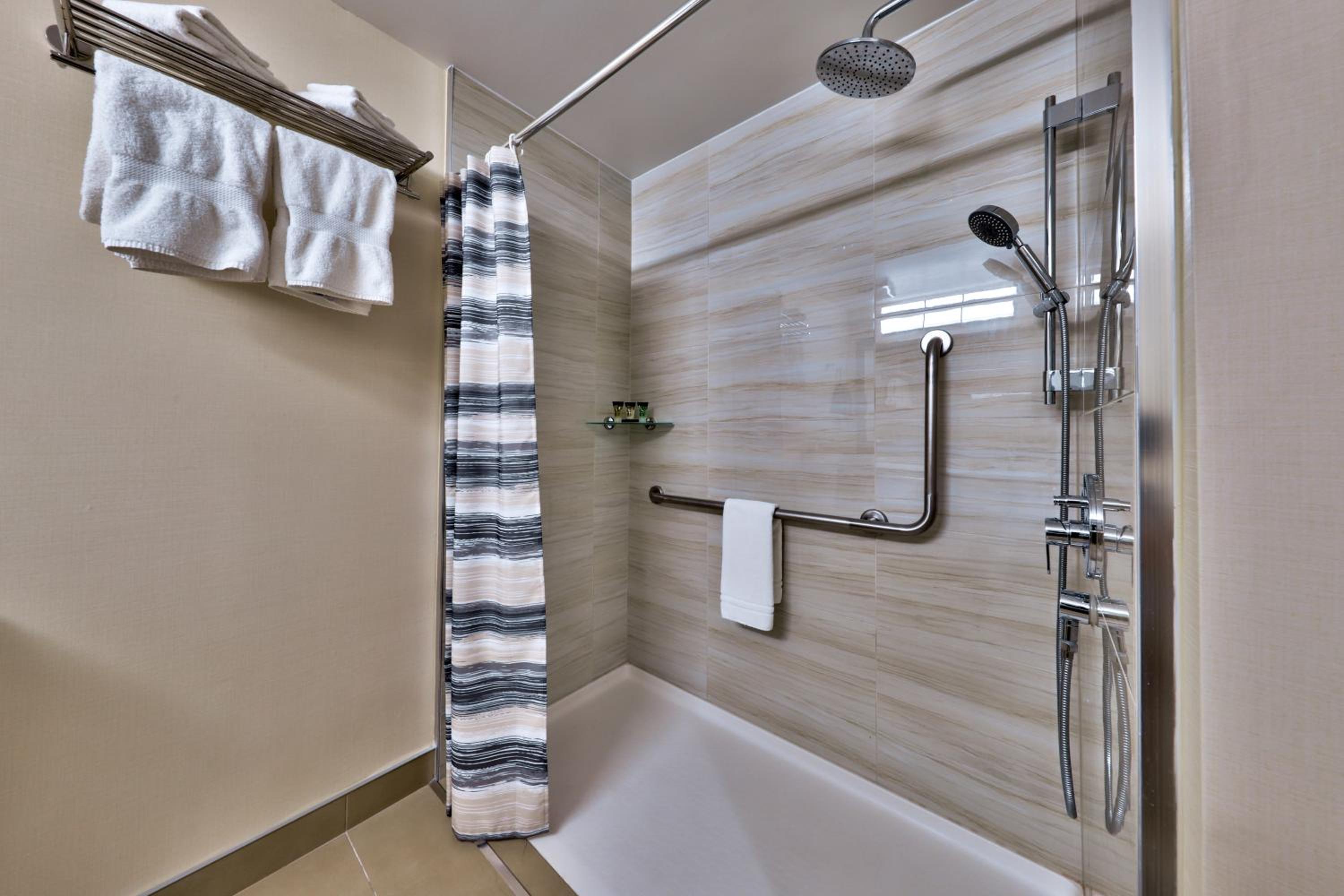 Sun Peaks Vacations - Sun Peaks Lodge - Property Image 2