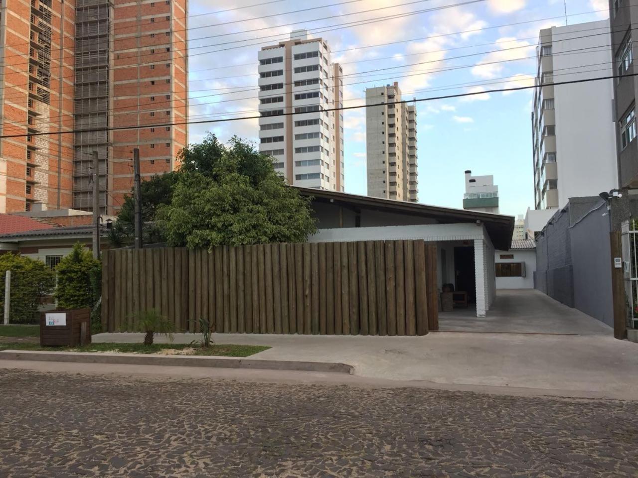 Casa Larrosa