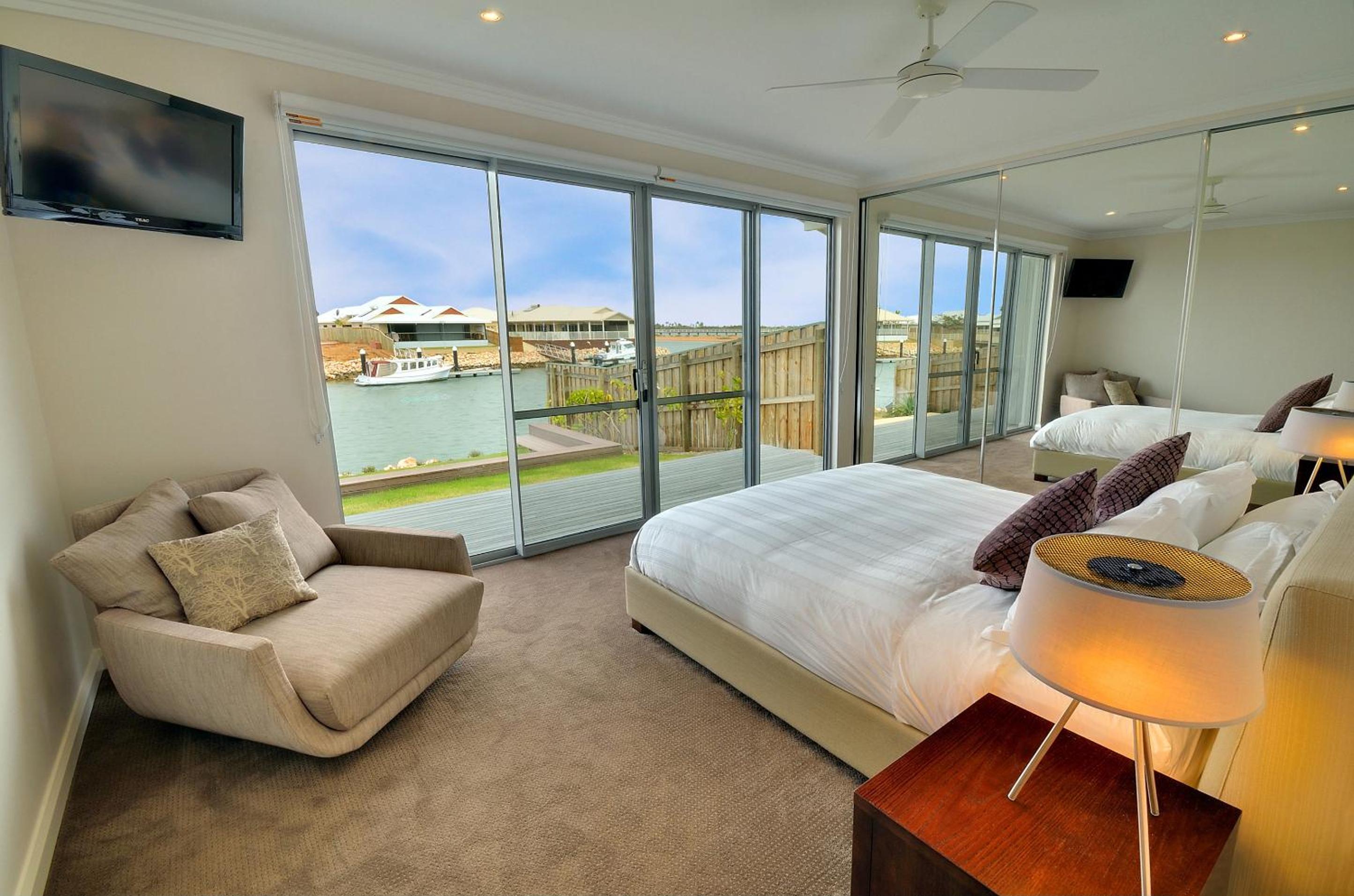 The Carnarvon Luxury Canal Home