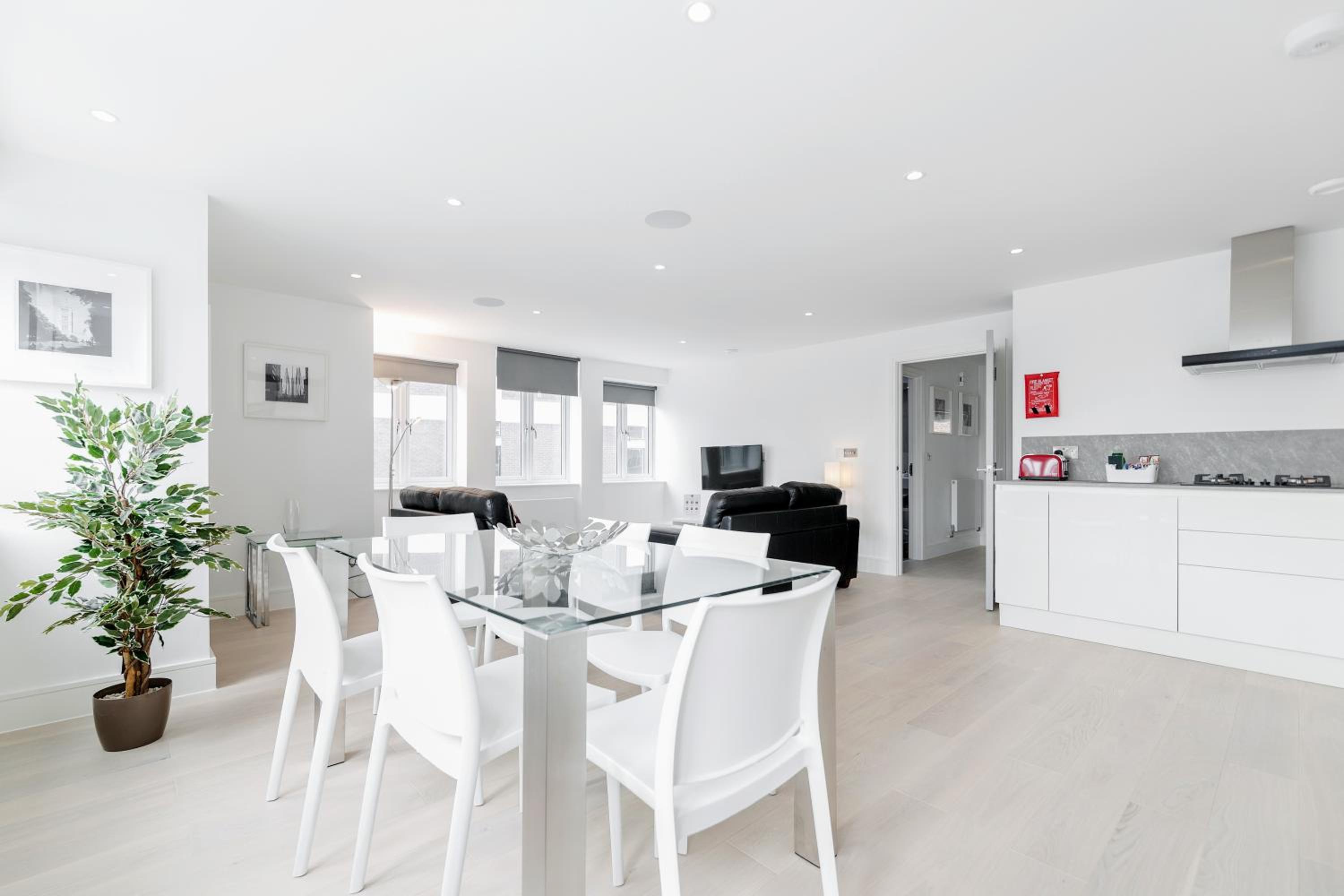 Roomspace Serviced Apartments- Walpole Court view 4