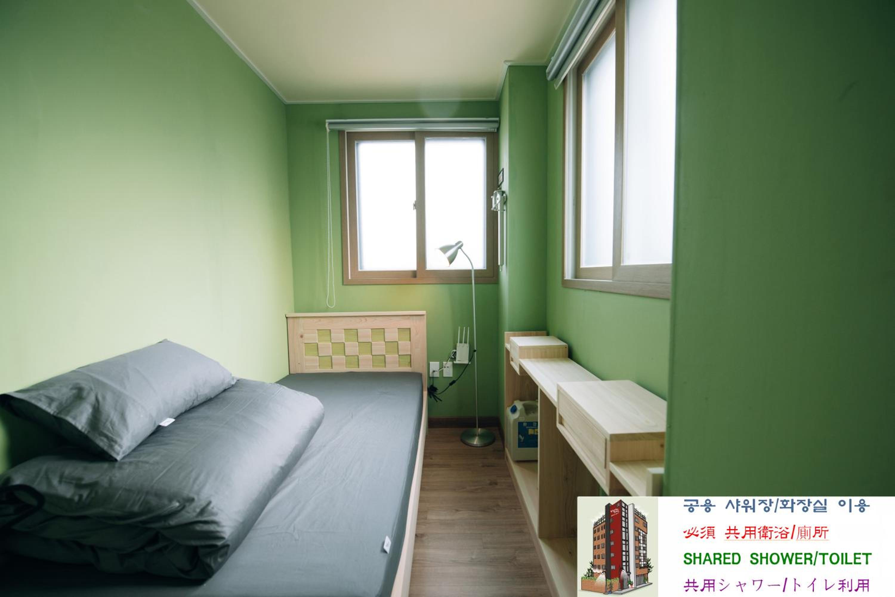 Midtown Hostel 144