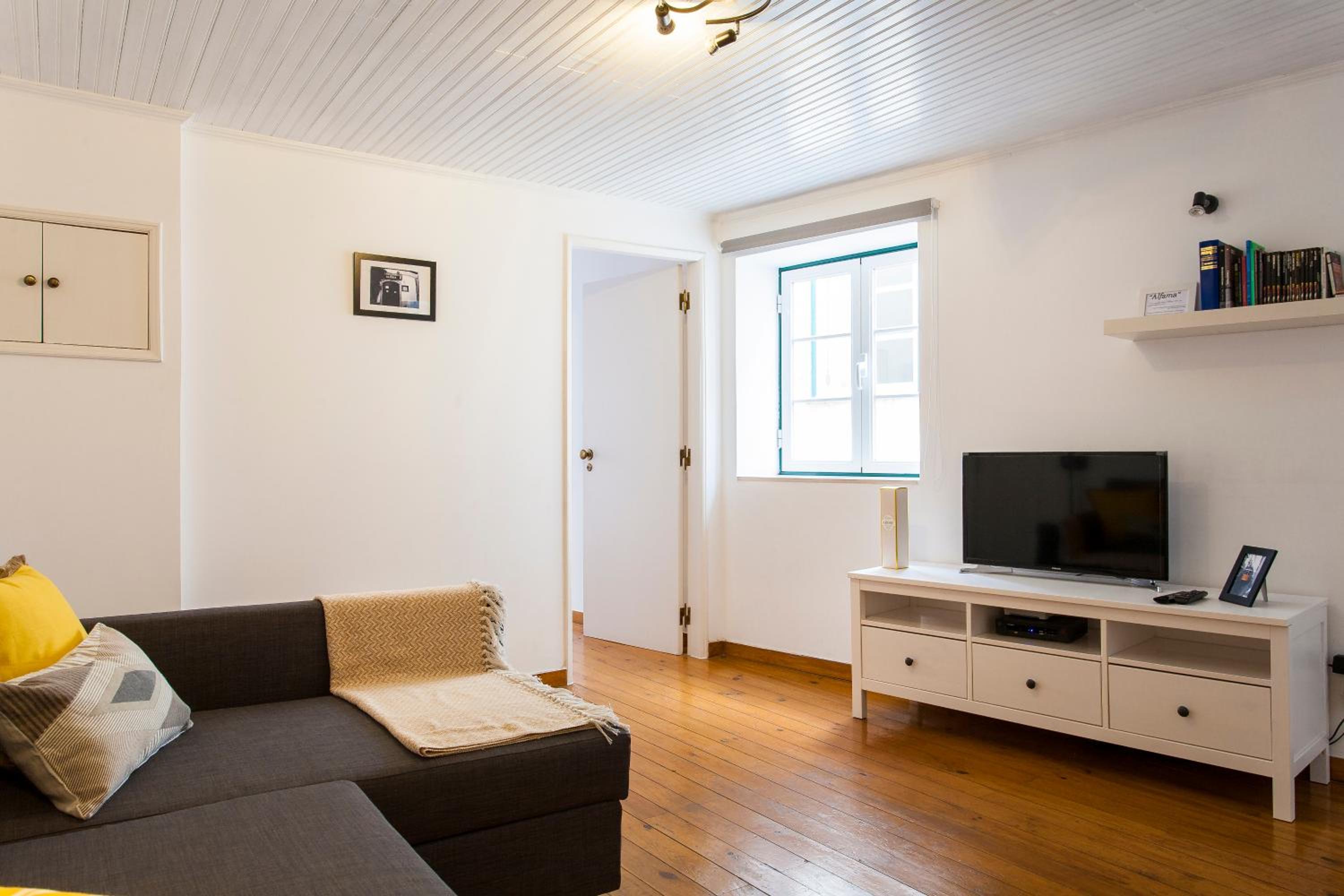 GuestReady - Bright flat in Alfama view 4
